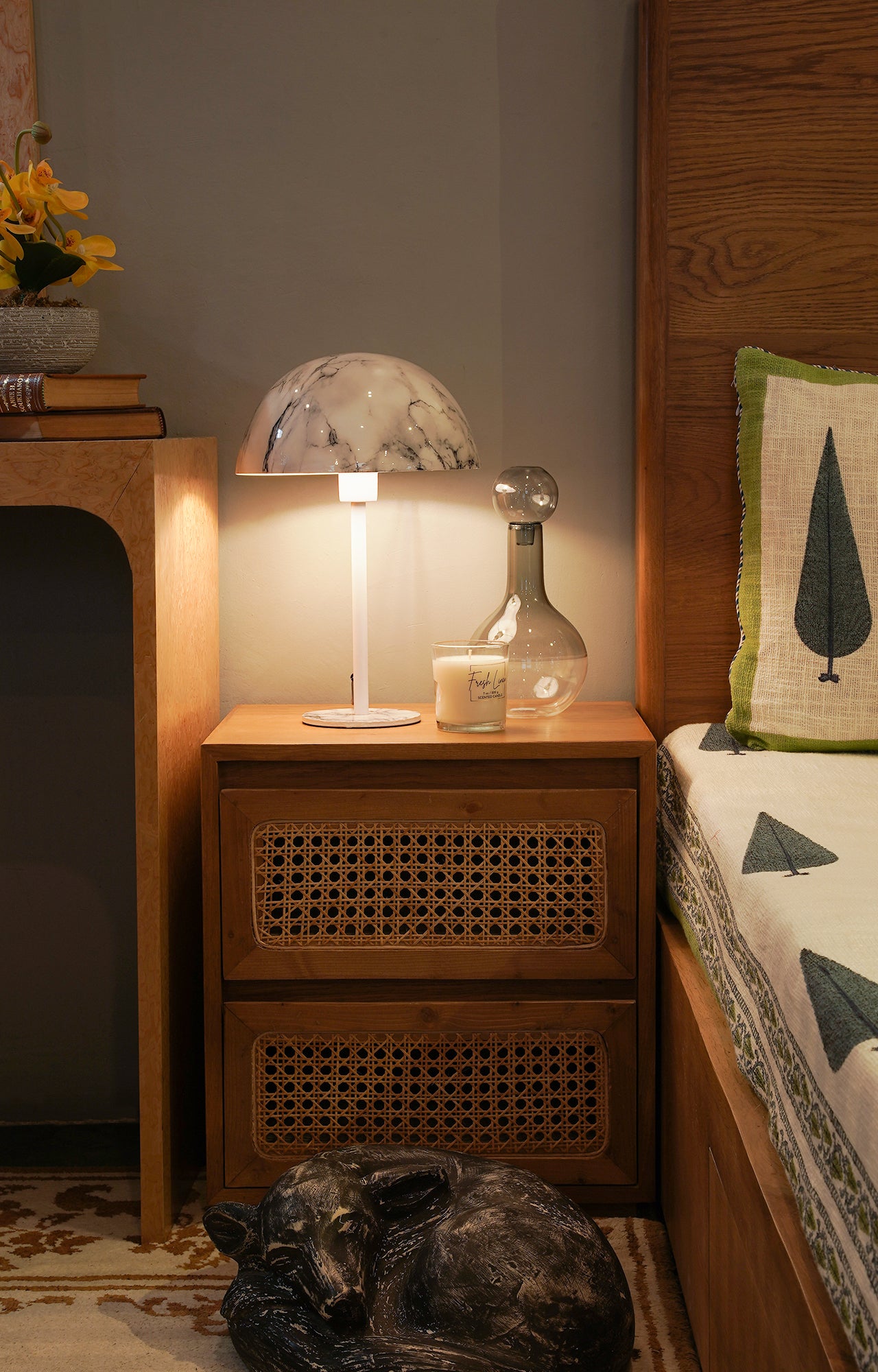 Graceful Marble Finish Metal Table Lamp