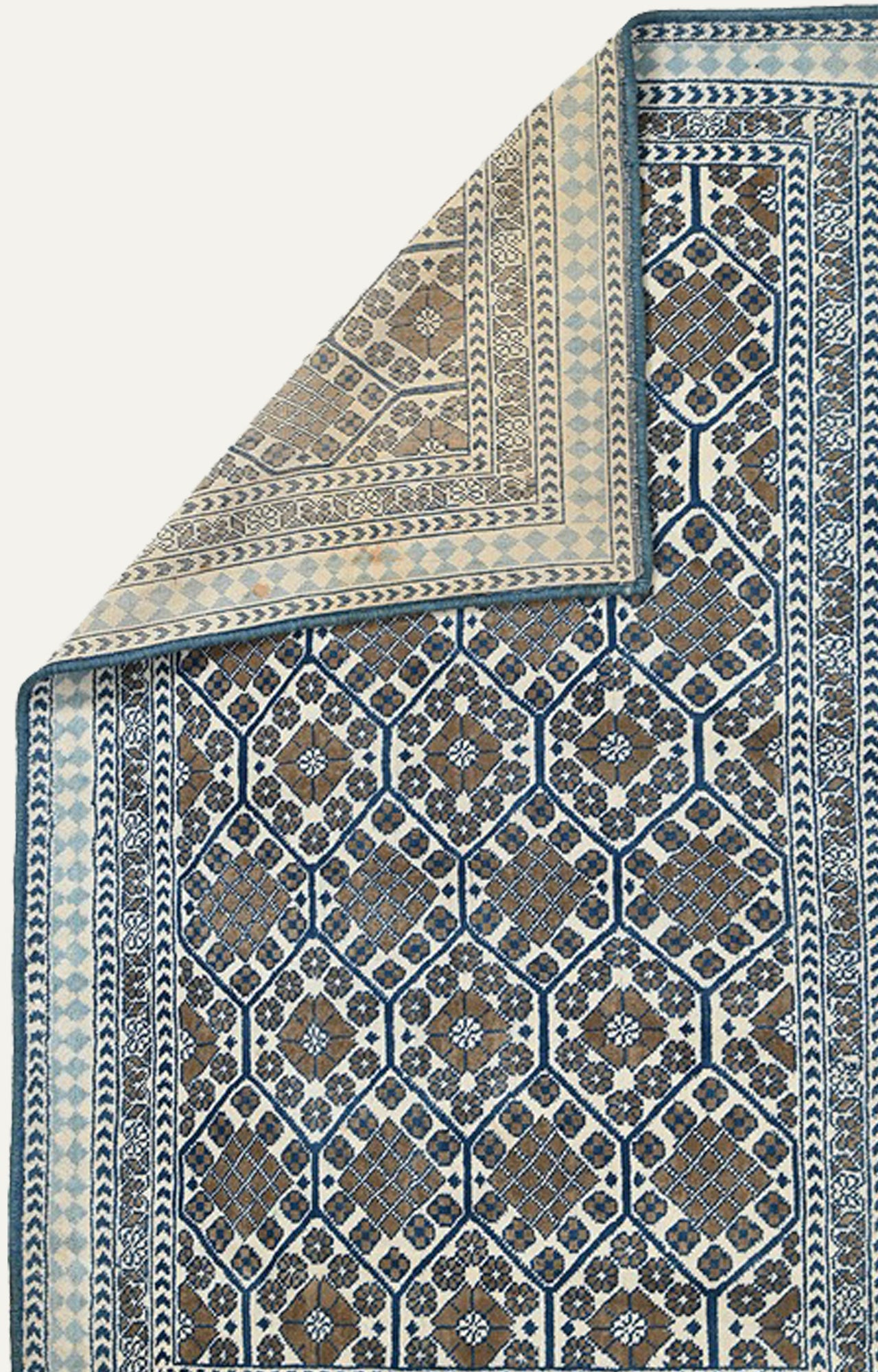 4 x 7 Ft Hand-Knotted Agra Carpet with Geometric Diamond Pattern