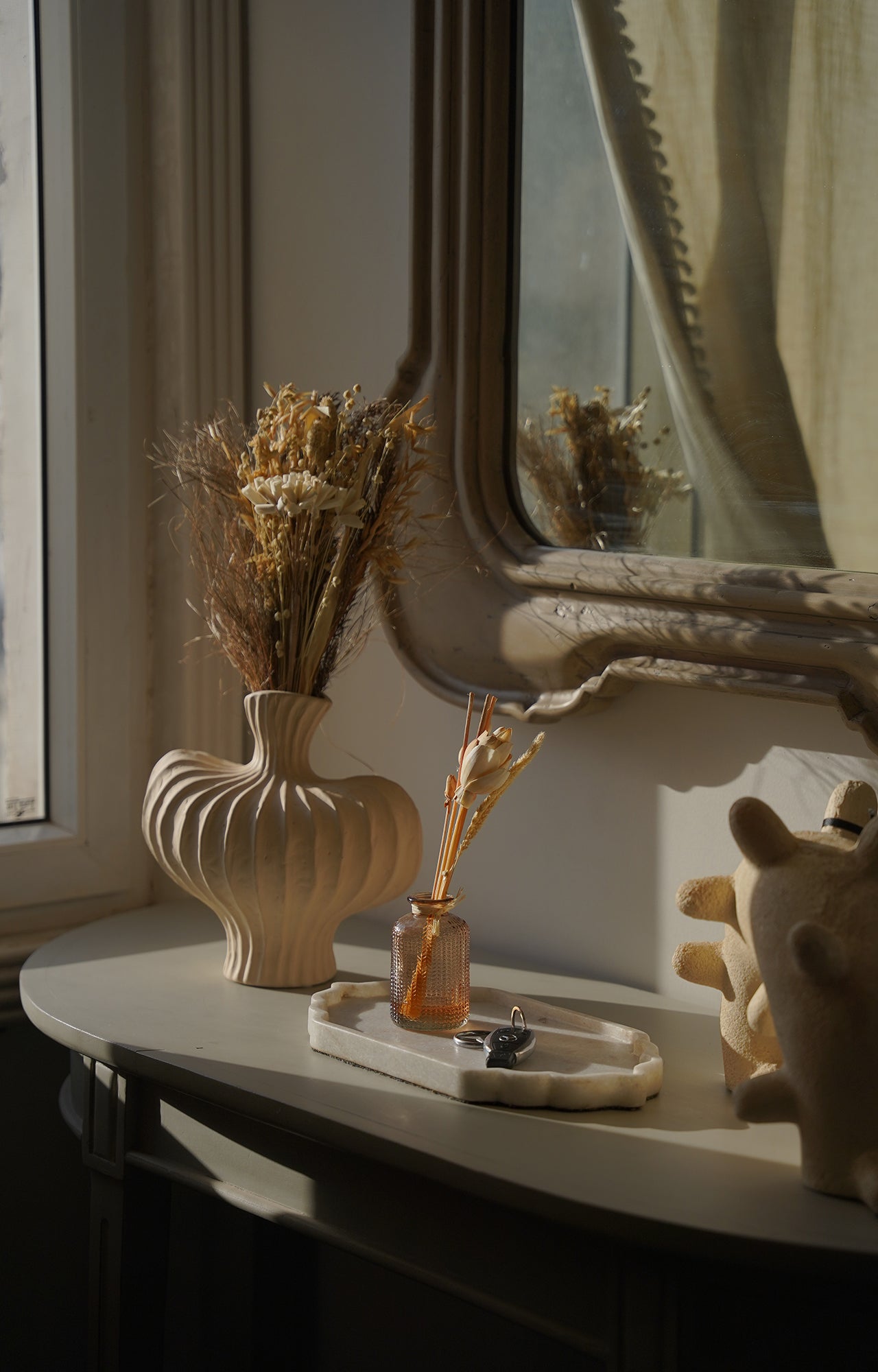 Mughal Inspired handcrafted marble tray