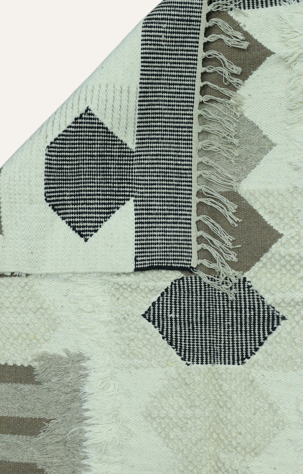 White Hand Tufted Cotton Rug with Tassels