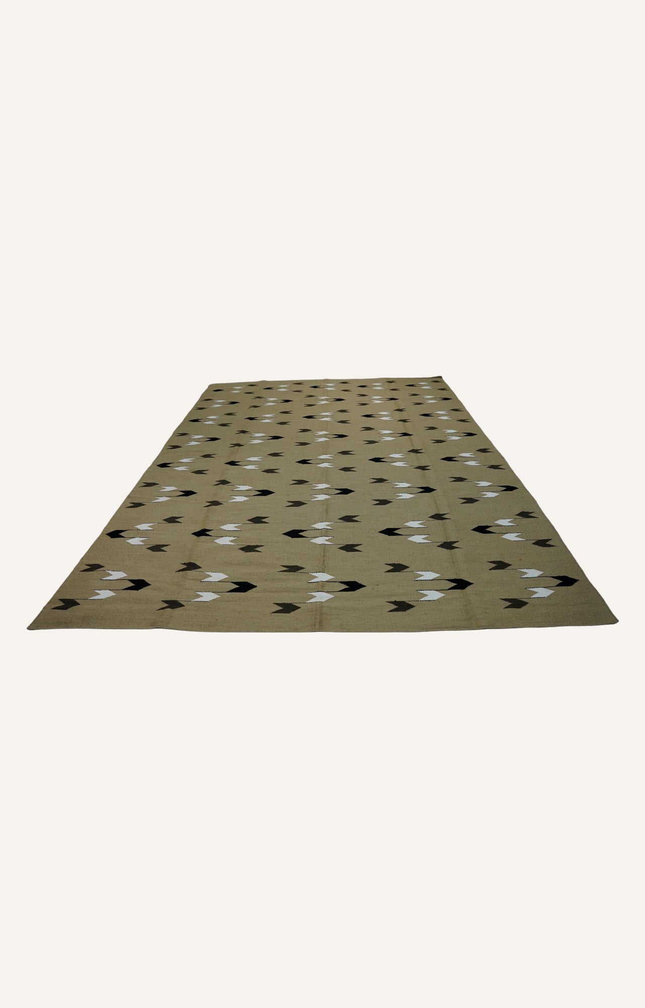 Rhythmic Arrow Jute Rug