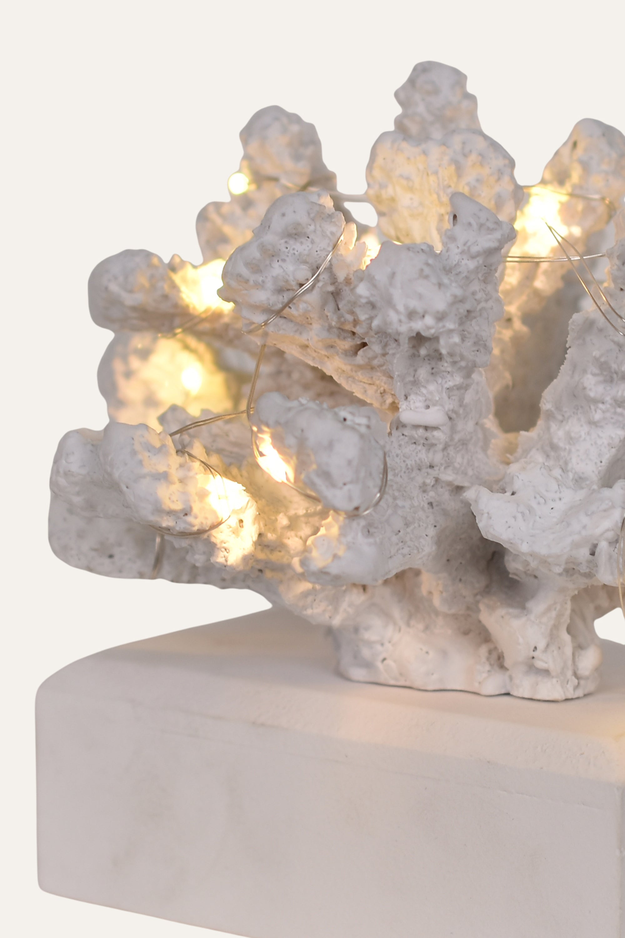 Decorative White Resin Coral Cluster Sculpture on Base Table Décor