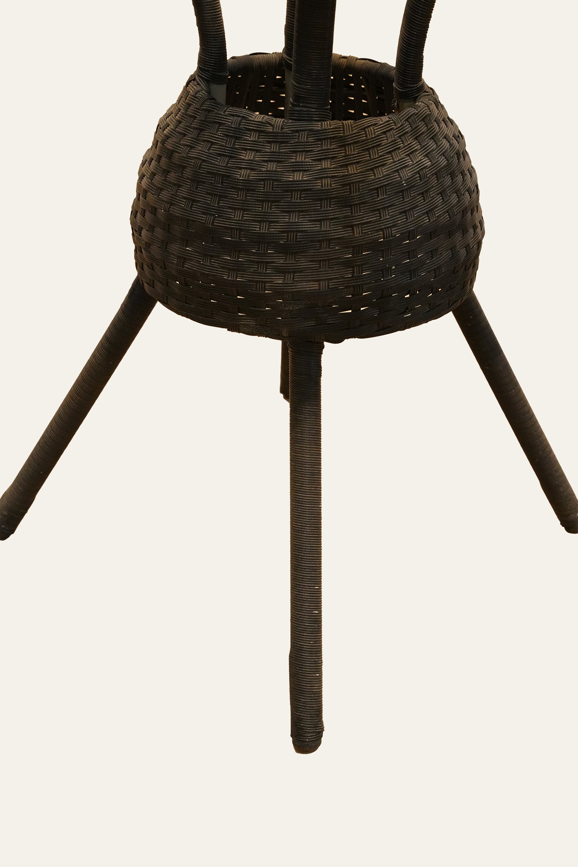 Round Outdoor Patio Coffee Table with Glass Top