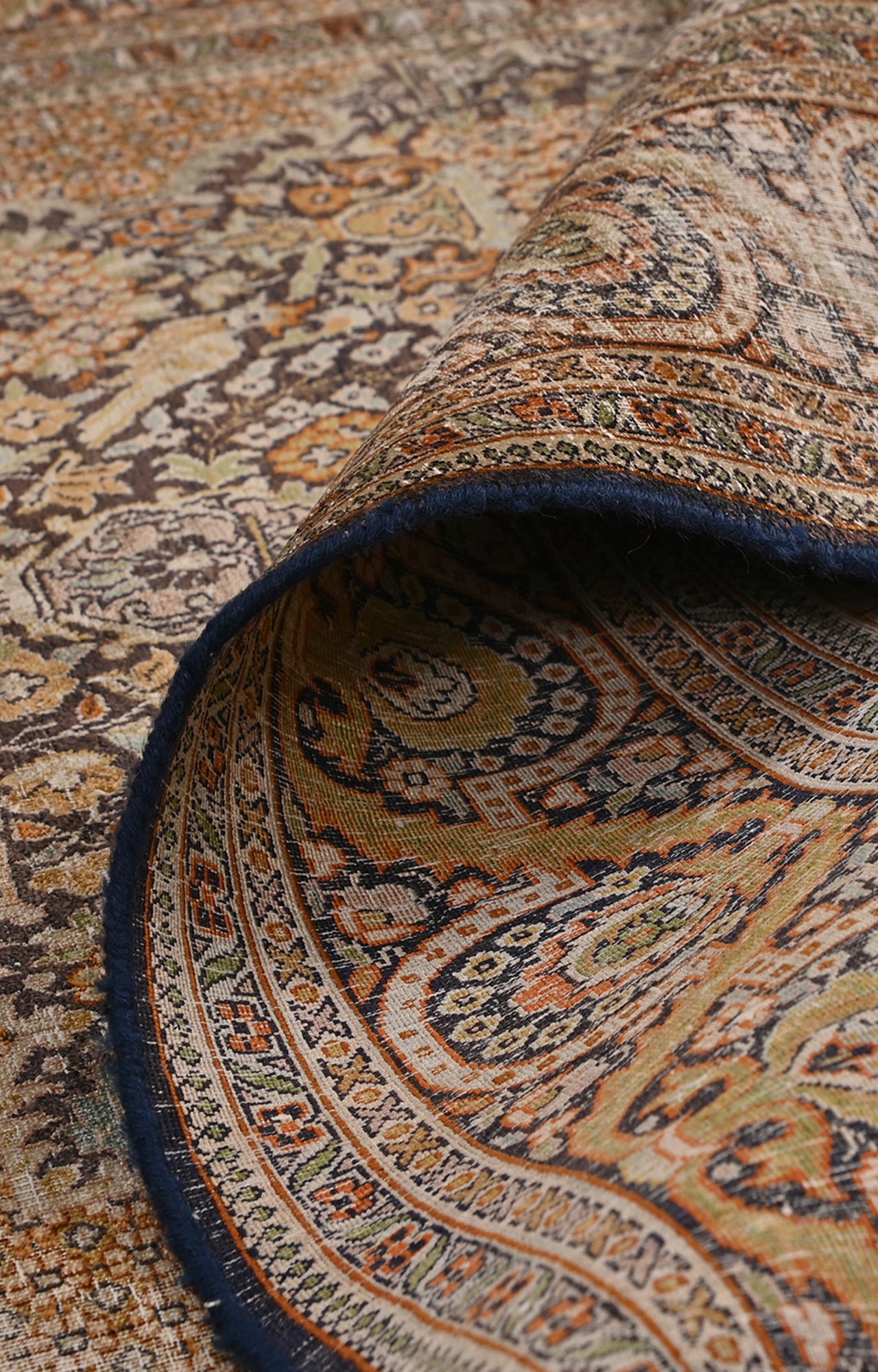 4 x 6 Ft Exclusive 100 year old Vintage Agra Handknotted Carpet