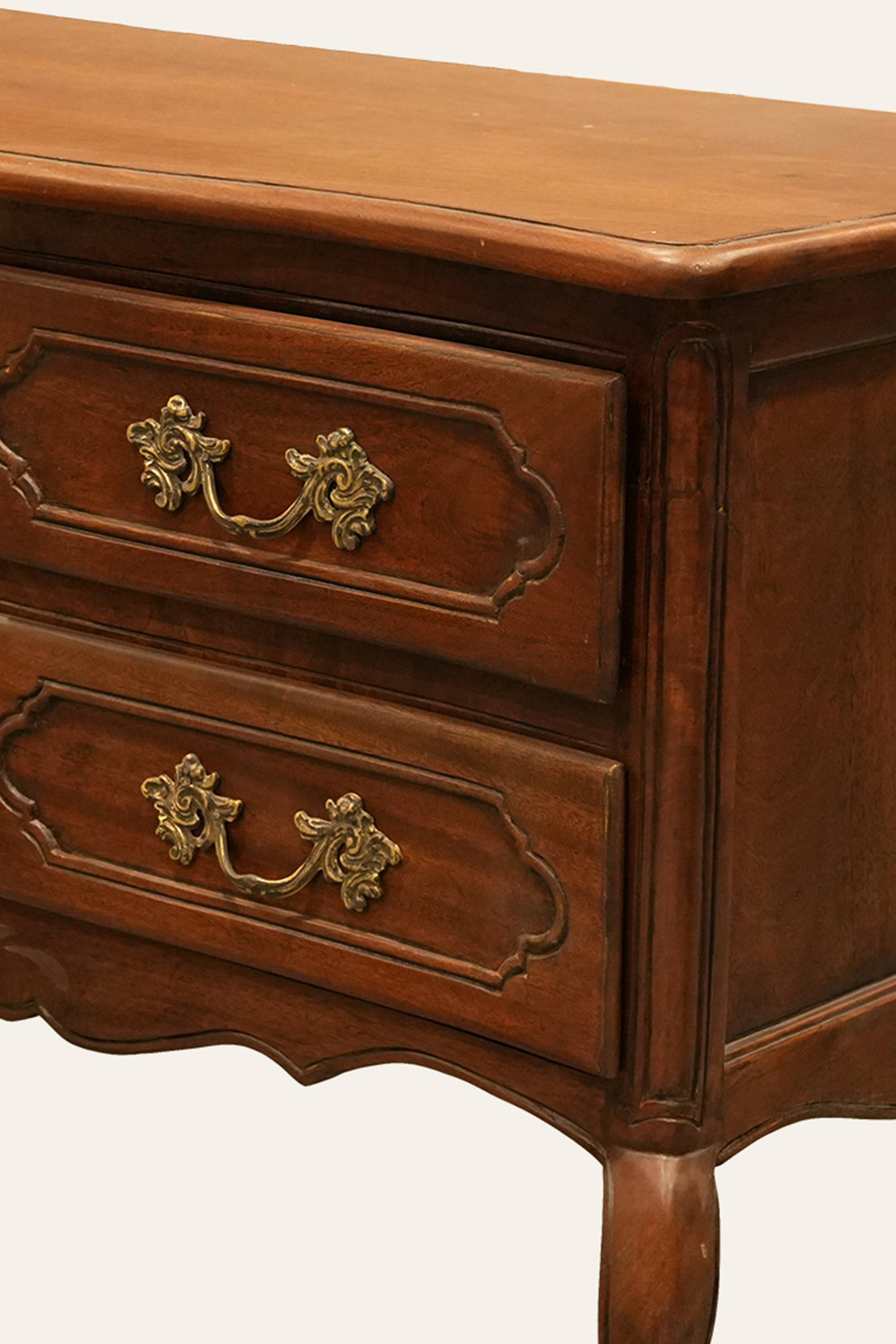 French Provincial 4-Drawer Wooden Chest of Drawers with Antique Brass Knobs