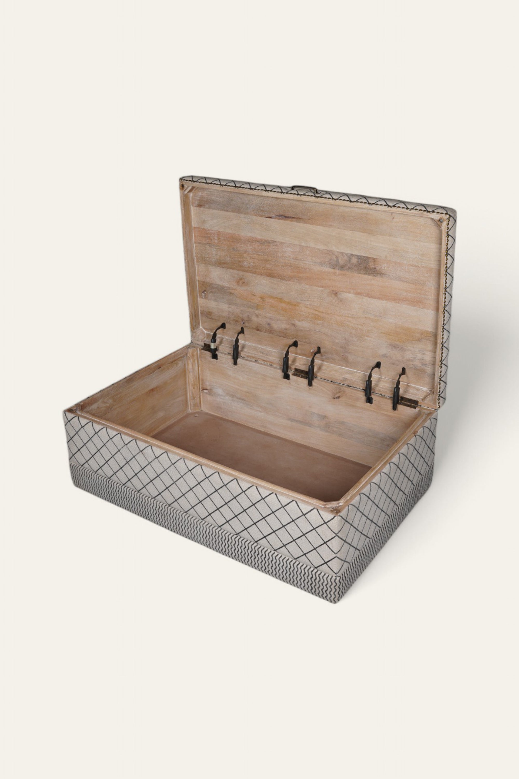 Monochrome Diamond Print Dhurrie Trunk in Mango Wood