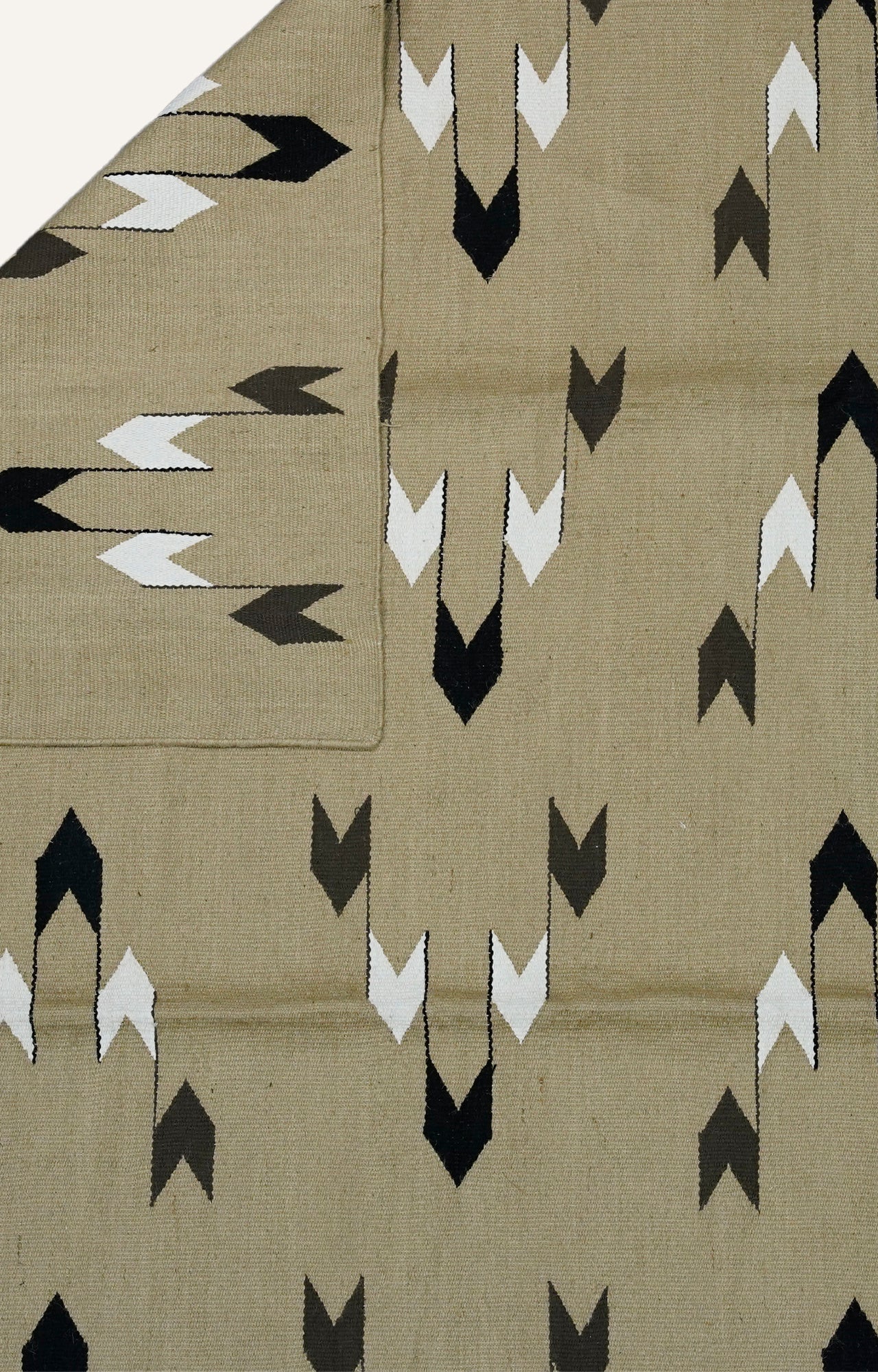 Rhythmic Arrow Jute Rug
