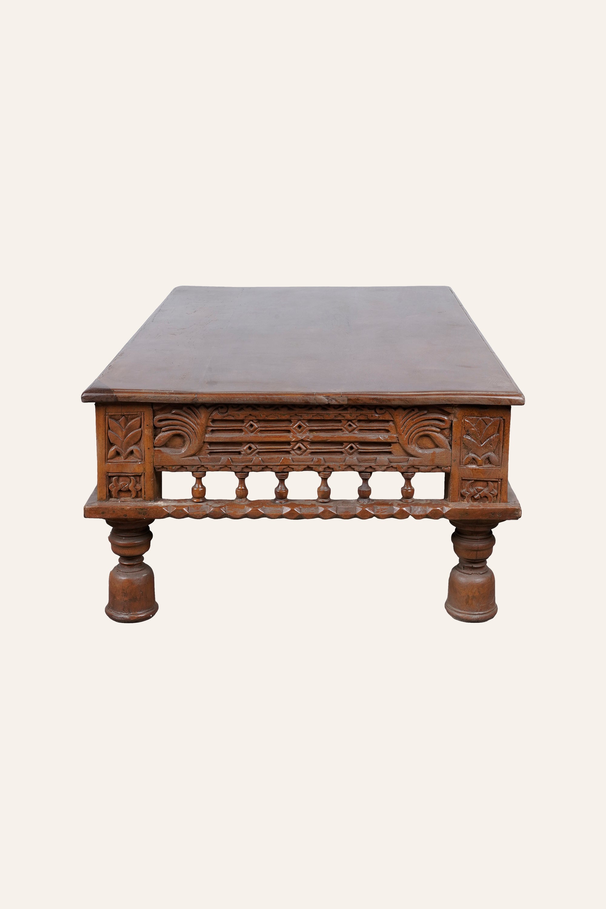Carved Spindle Apron Wooden Coffee Table for Living Room