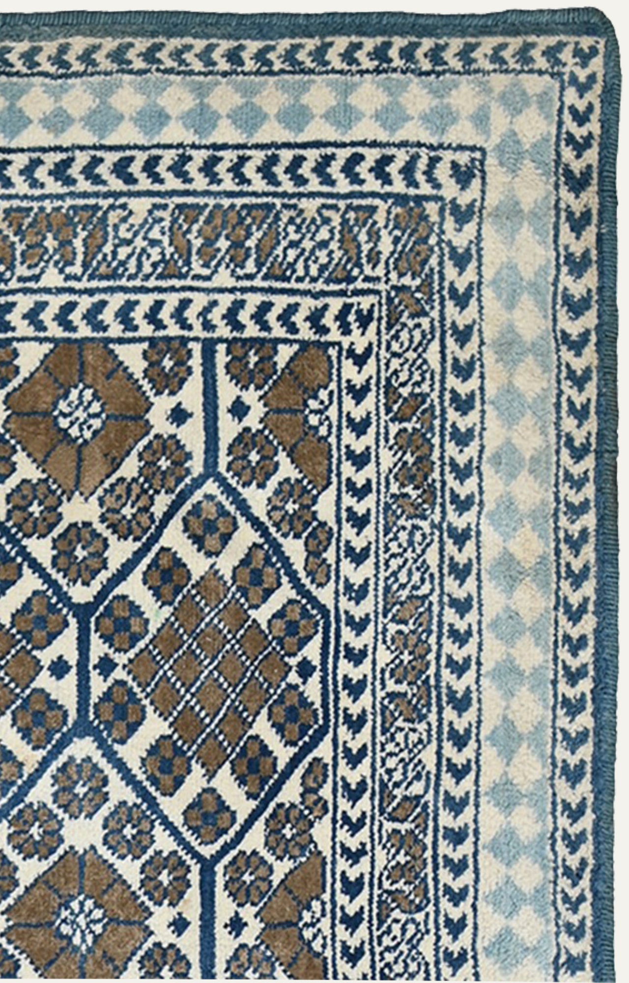 4 x 7 Ft Hand-Knotted Agra Carpet with Geometric Diamond Pattern