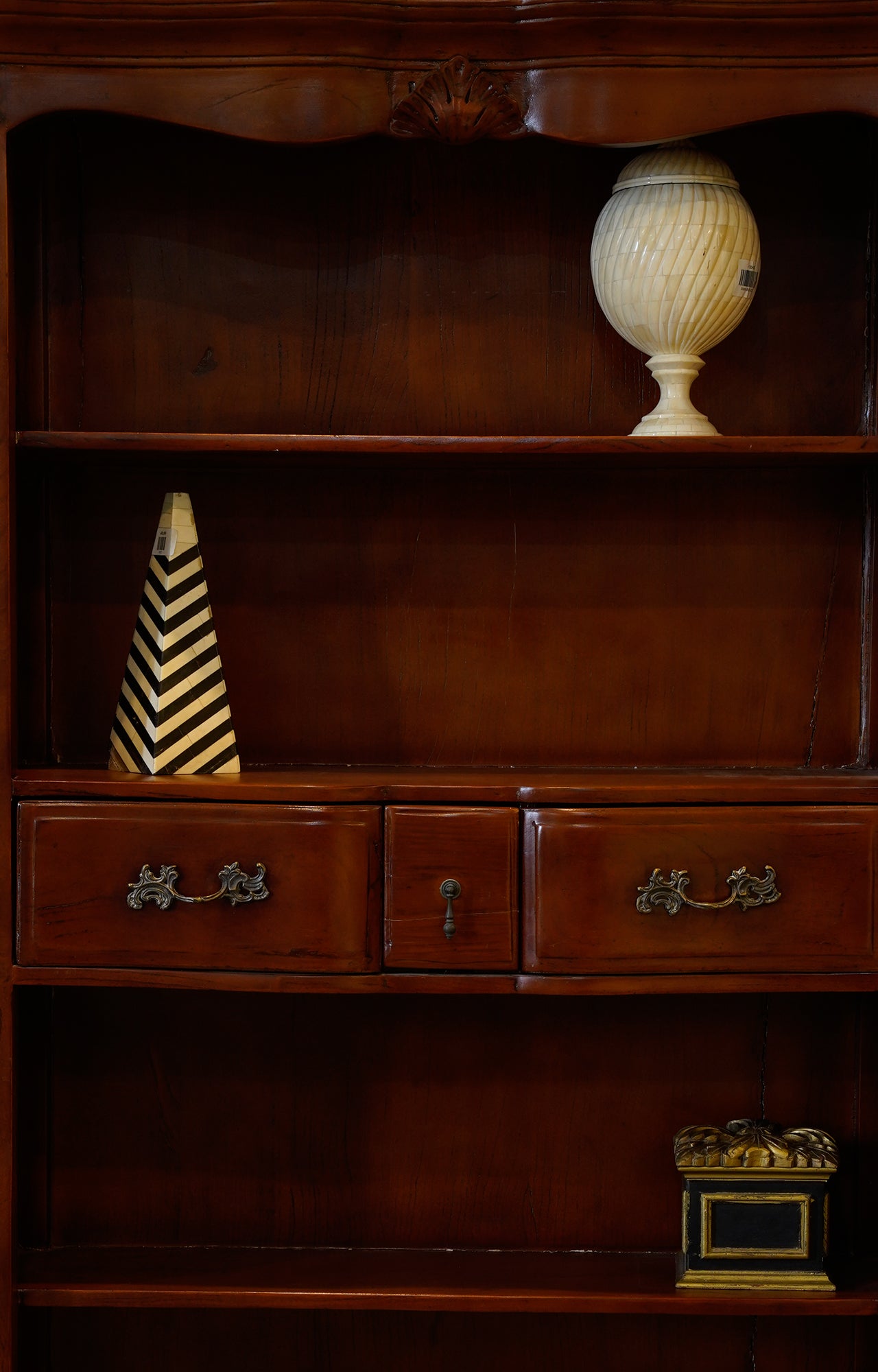 Bold Monochrome Striped Cone Table Décor