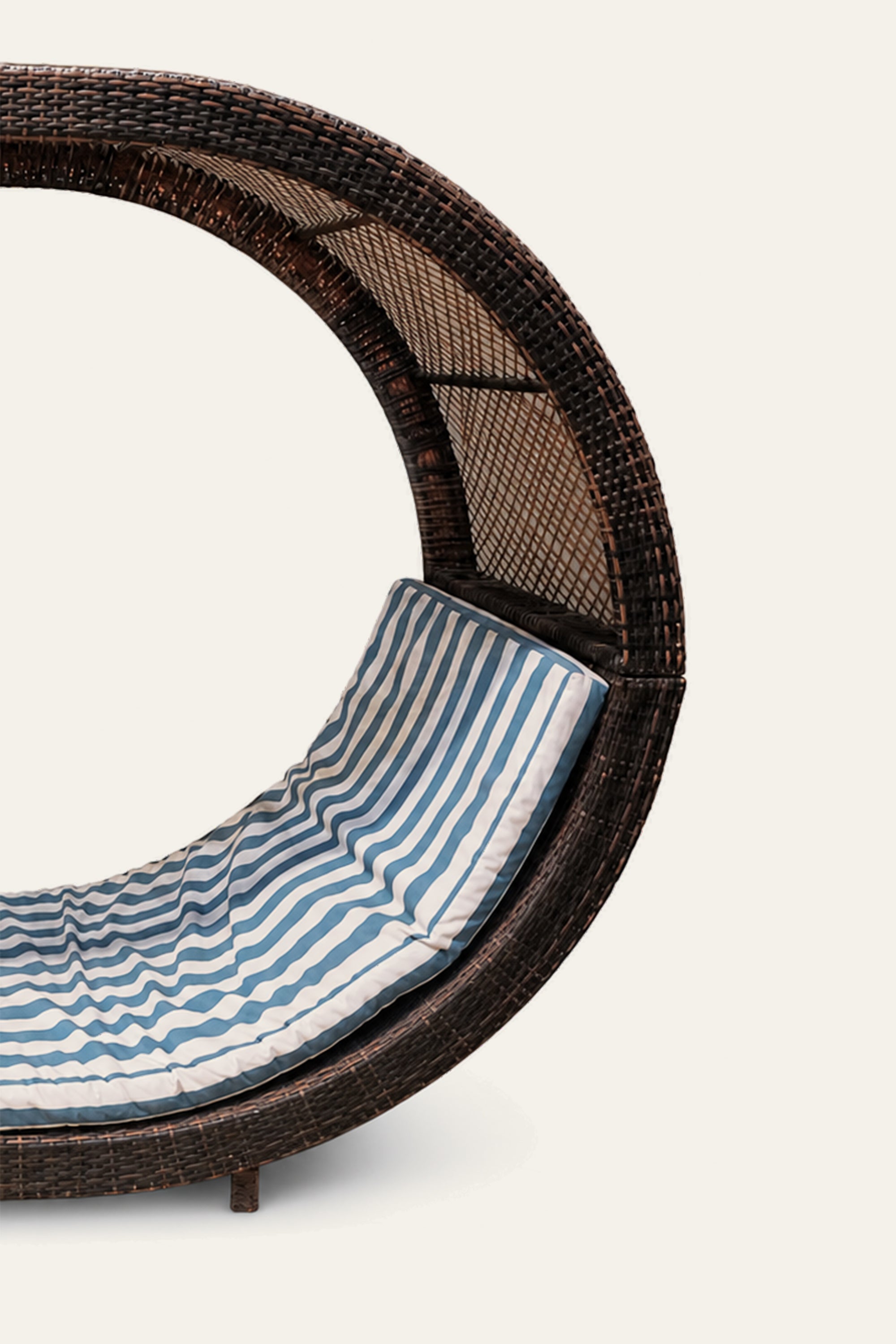Circular Woven Outdoor Sofa for Garden