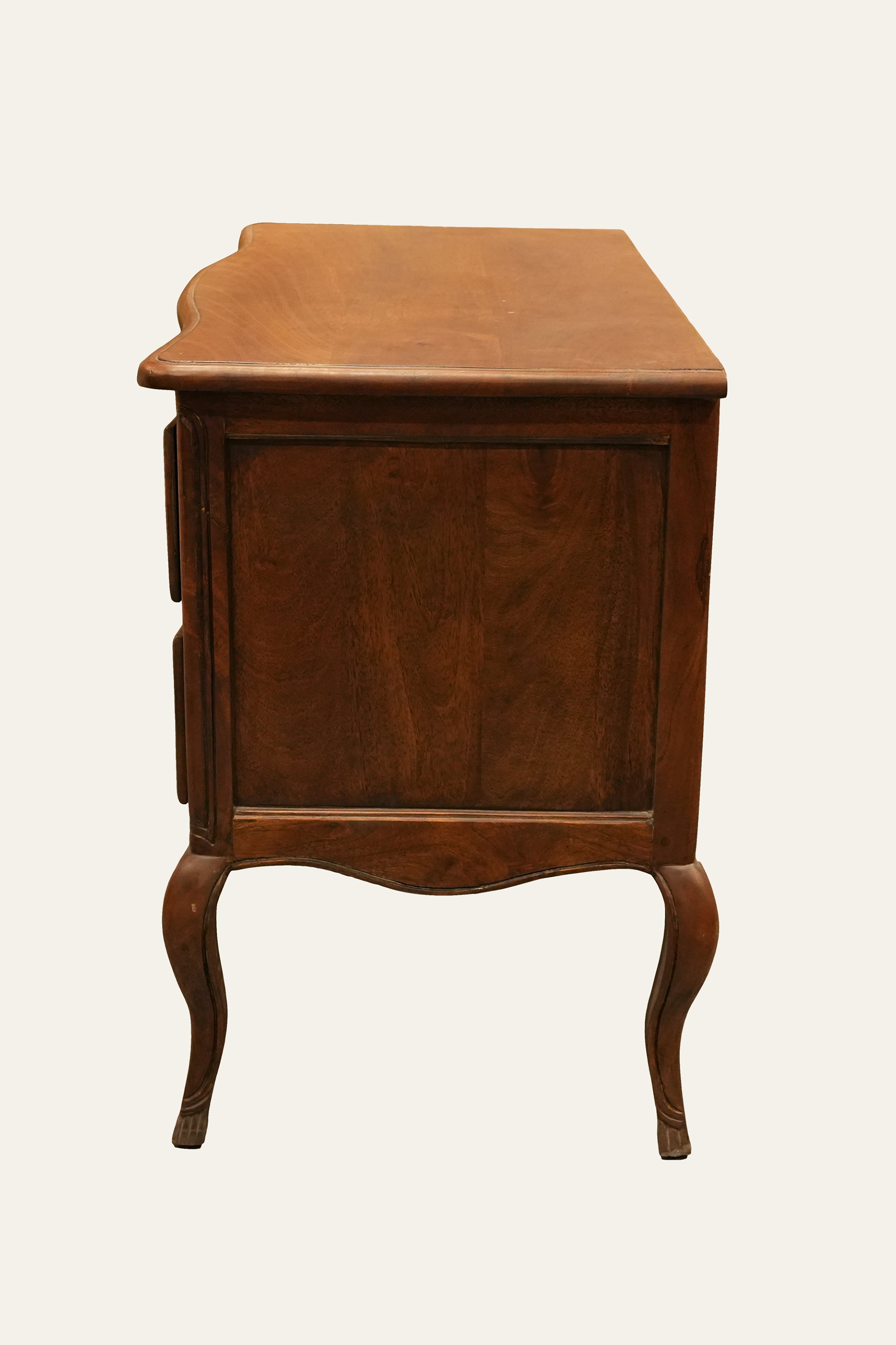French Provincial 4-Drawer Wooden Chest of Drawers with Antique Brass Knobs