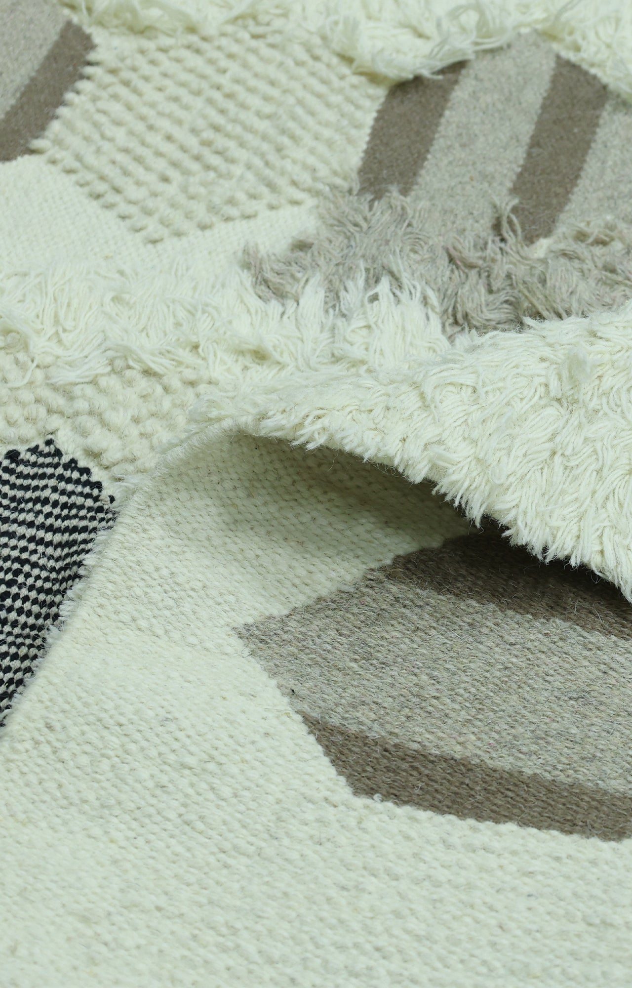 White Hand Tufted Cotton Rug with Tassels