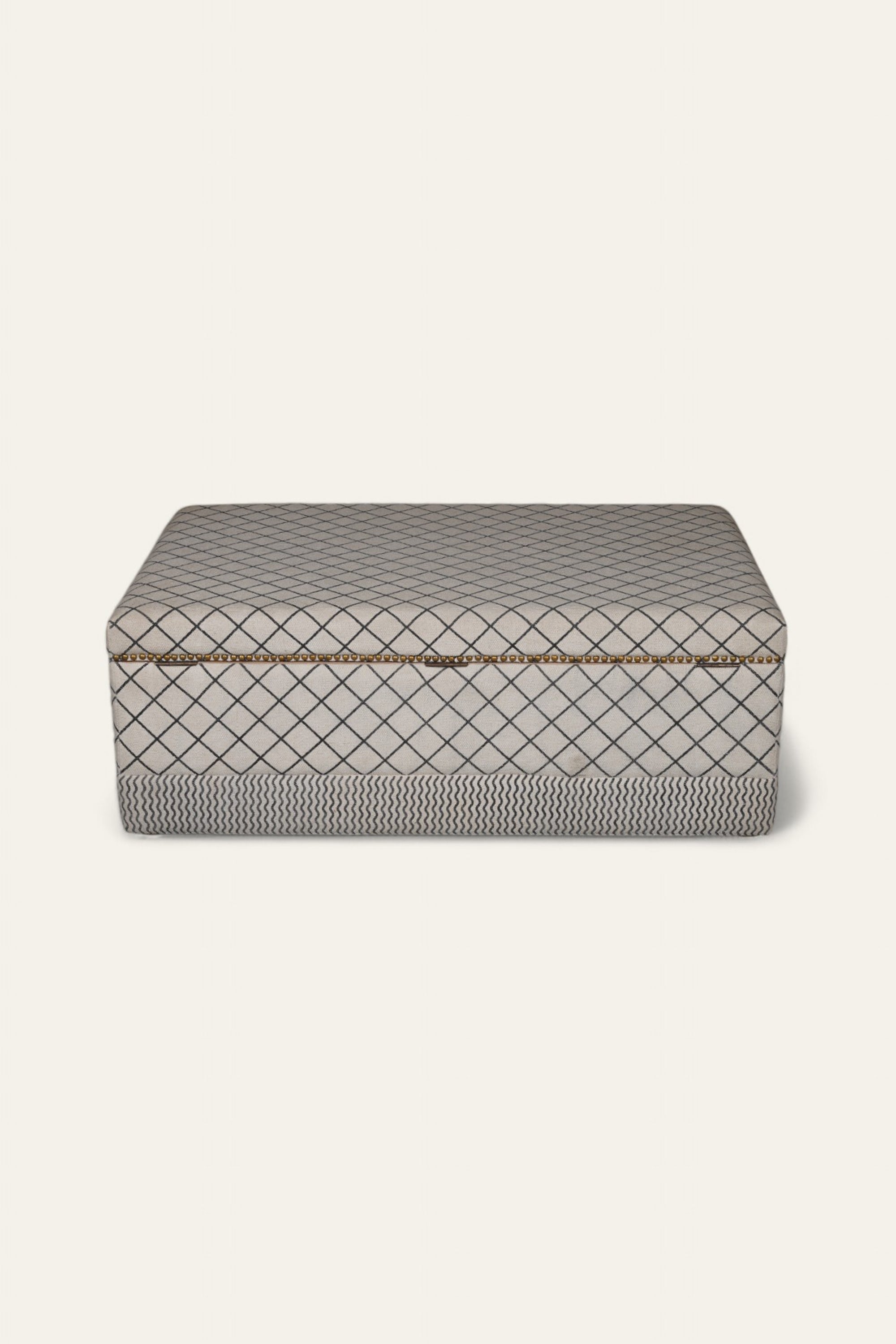 Monochrome Diamond Print Dhurrie Trunk in Mango Wood