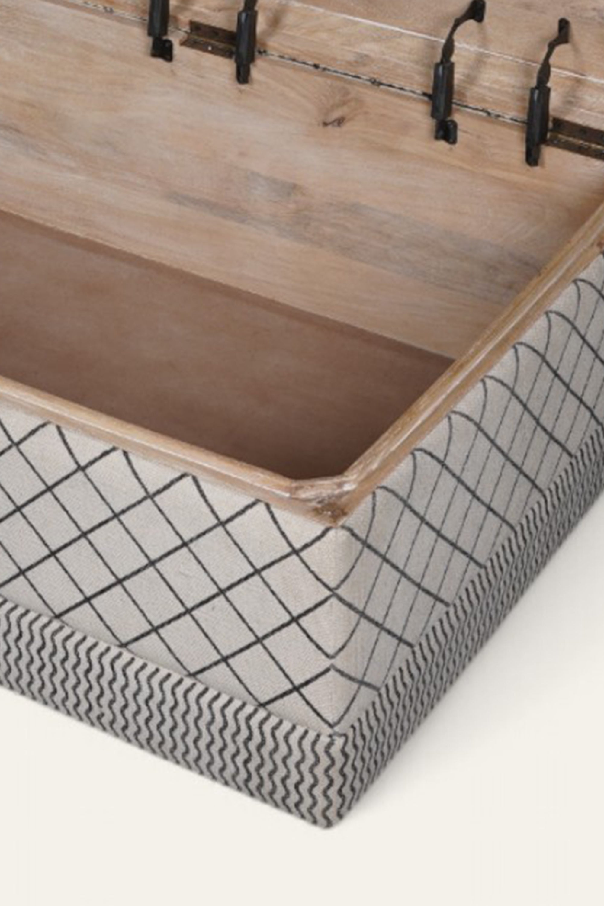 Monochrome Diamond Print Dhurrie Trunk in Mango Wood