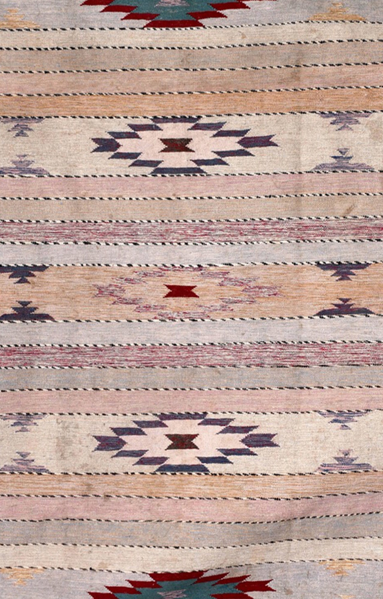 patterned rug with horizontal stripes