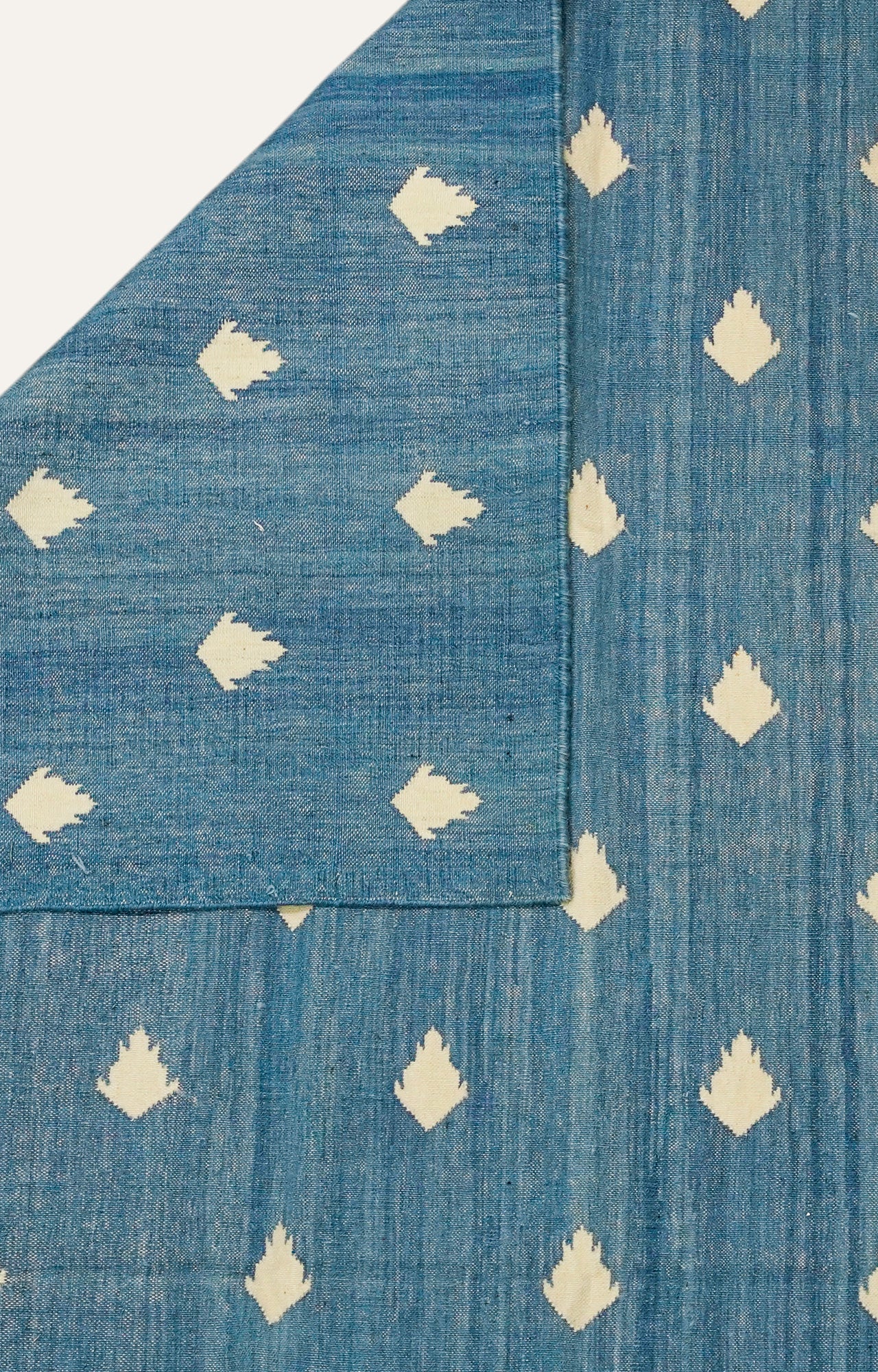 rug with geometric pattern