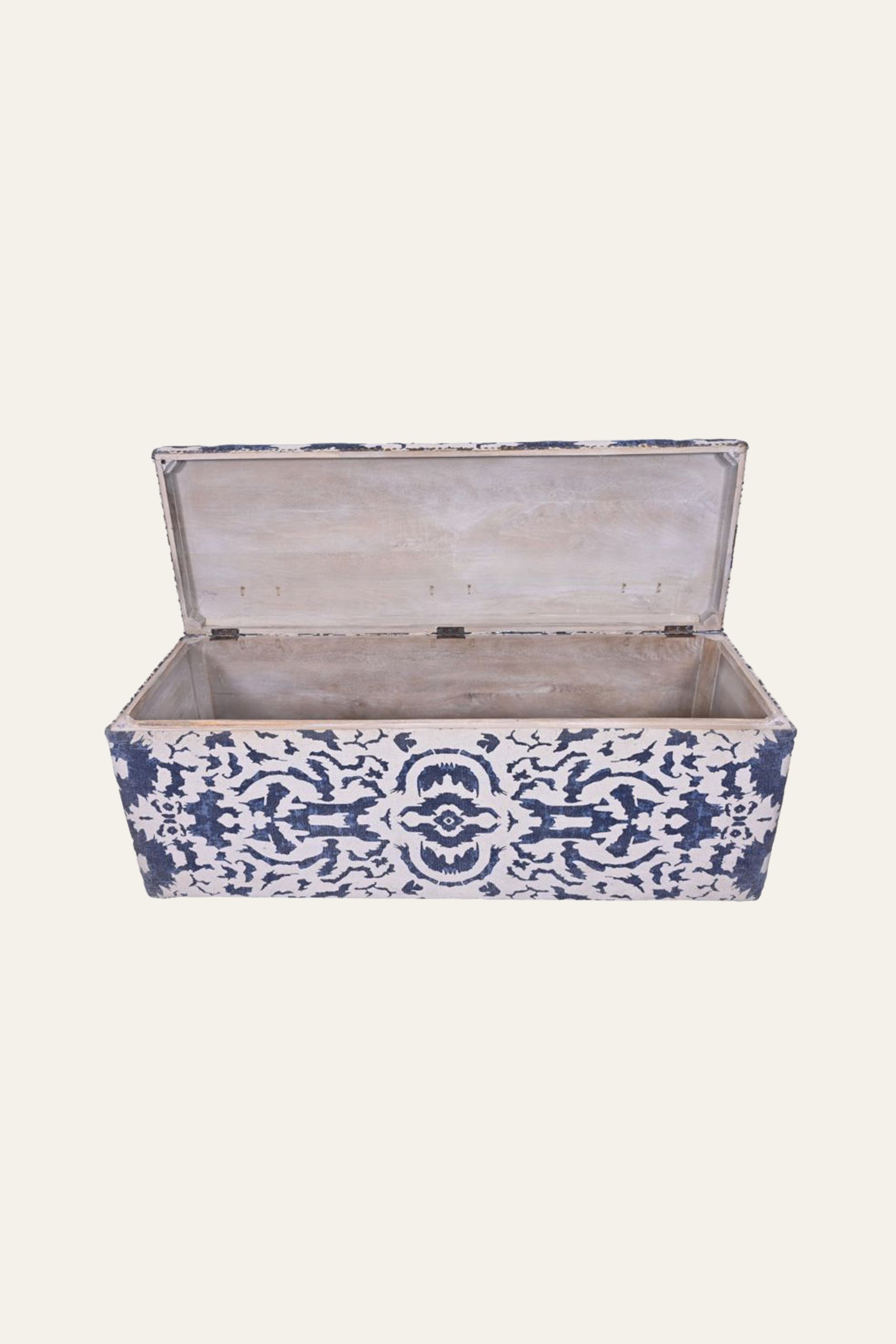 Black & White Handwoven Dhurrie Trunk in Wood