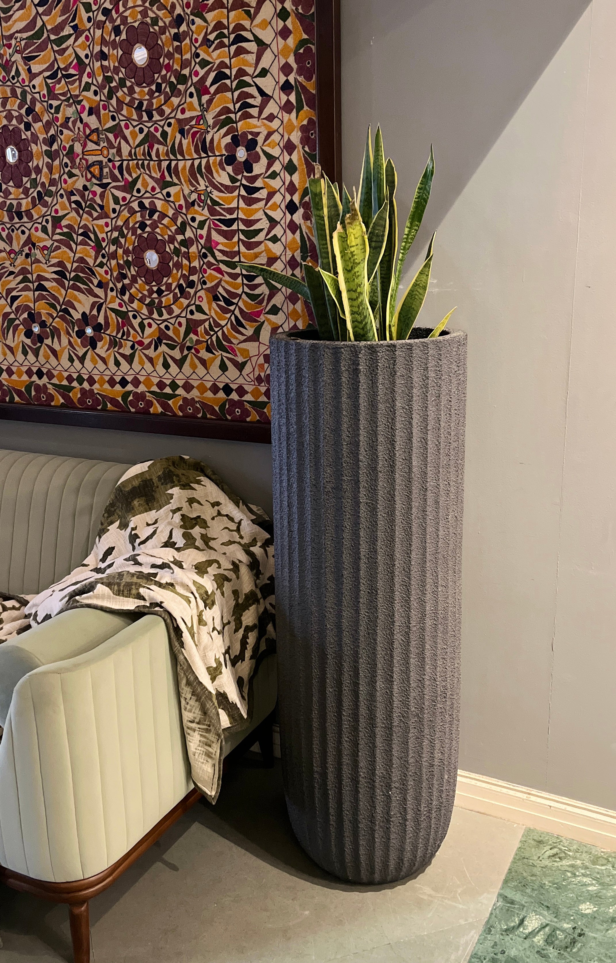 Charcoal Ribbed Resin Planter - Big