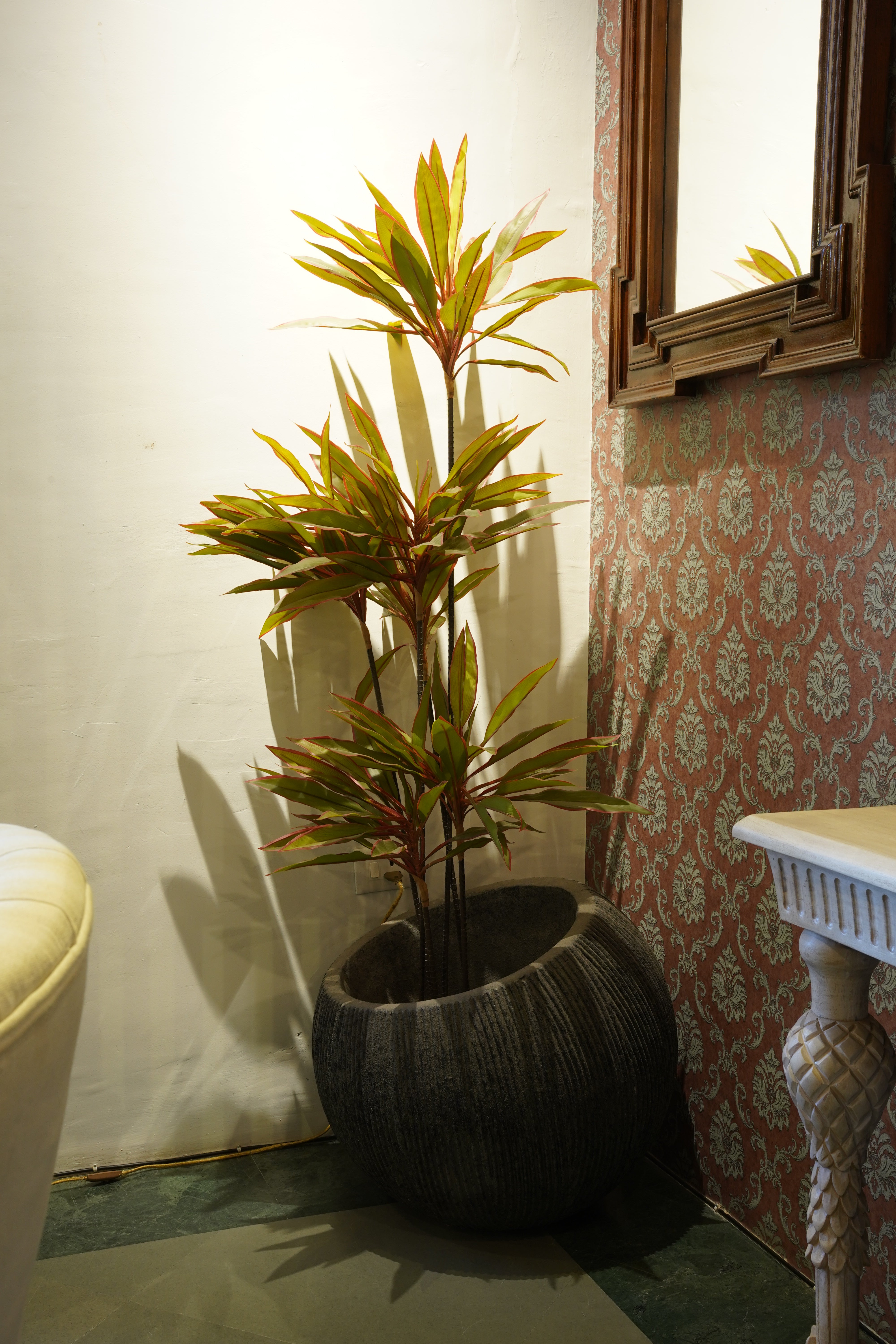 Ribbed Sphere Planter Big