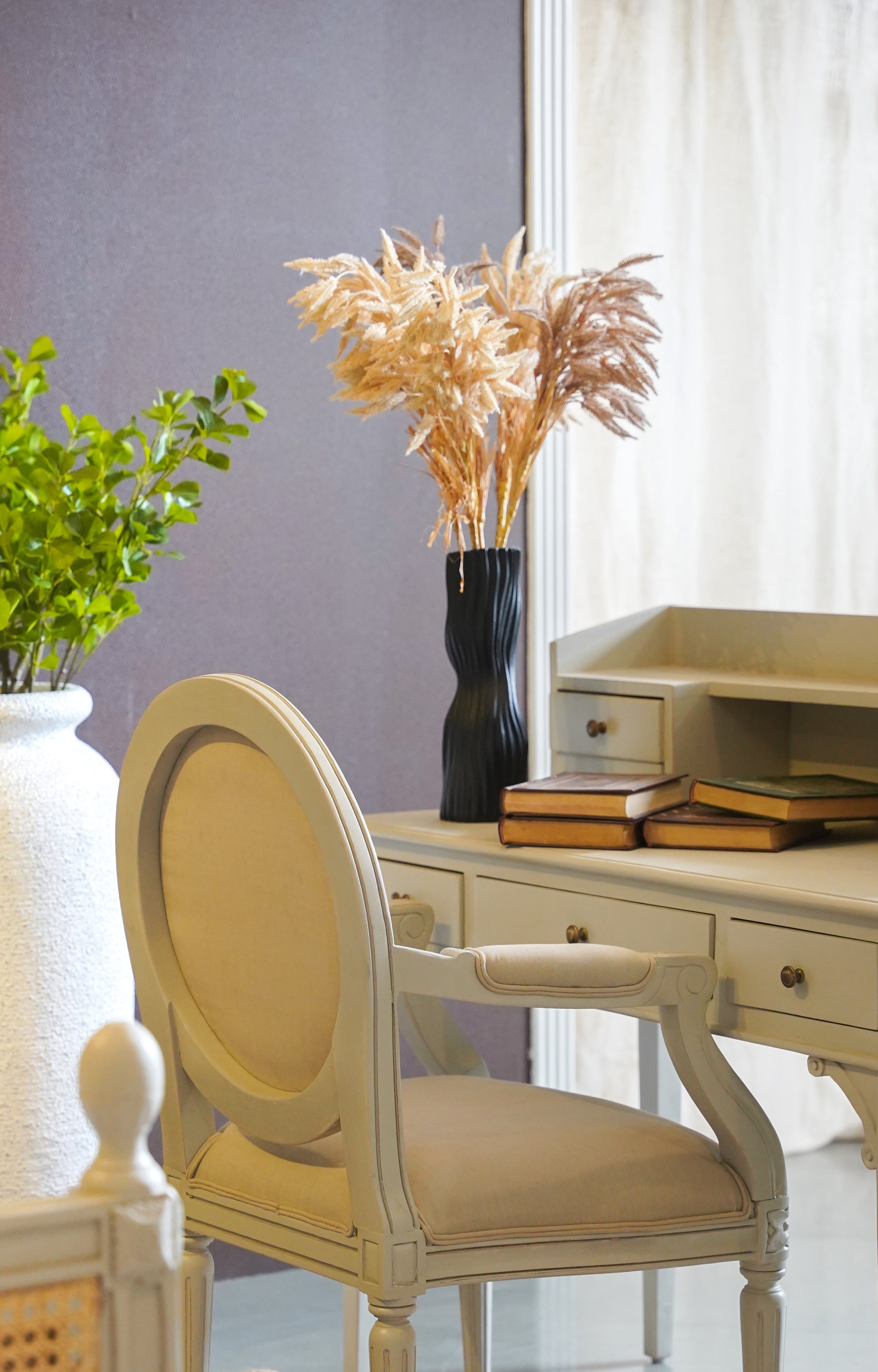 Wavy Black Resin Vase