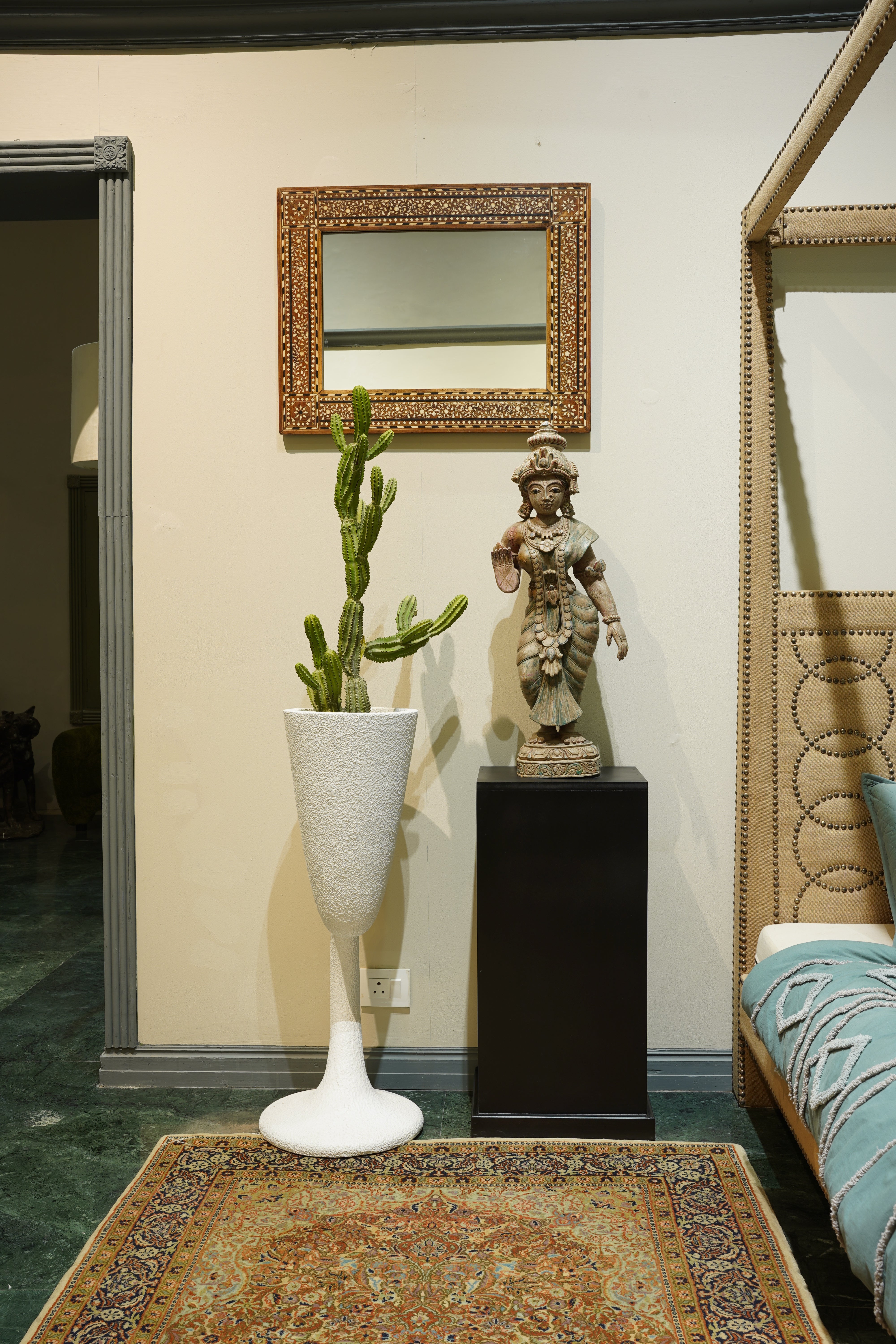 Curved Pedestal Resin Vase