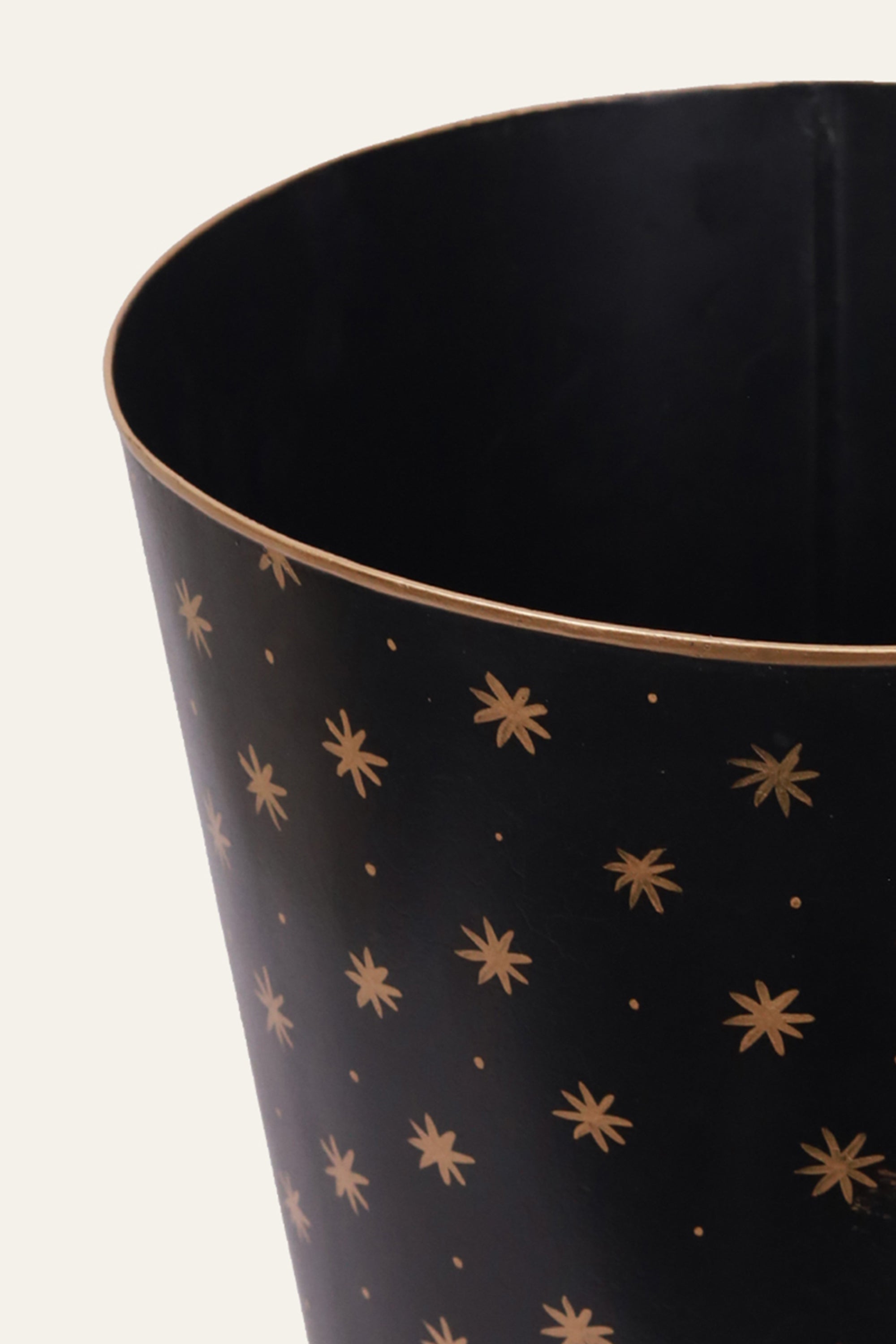 Black Decorative Metal Dustbin