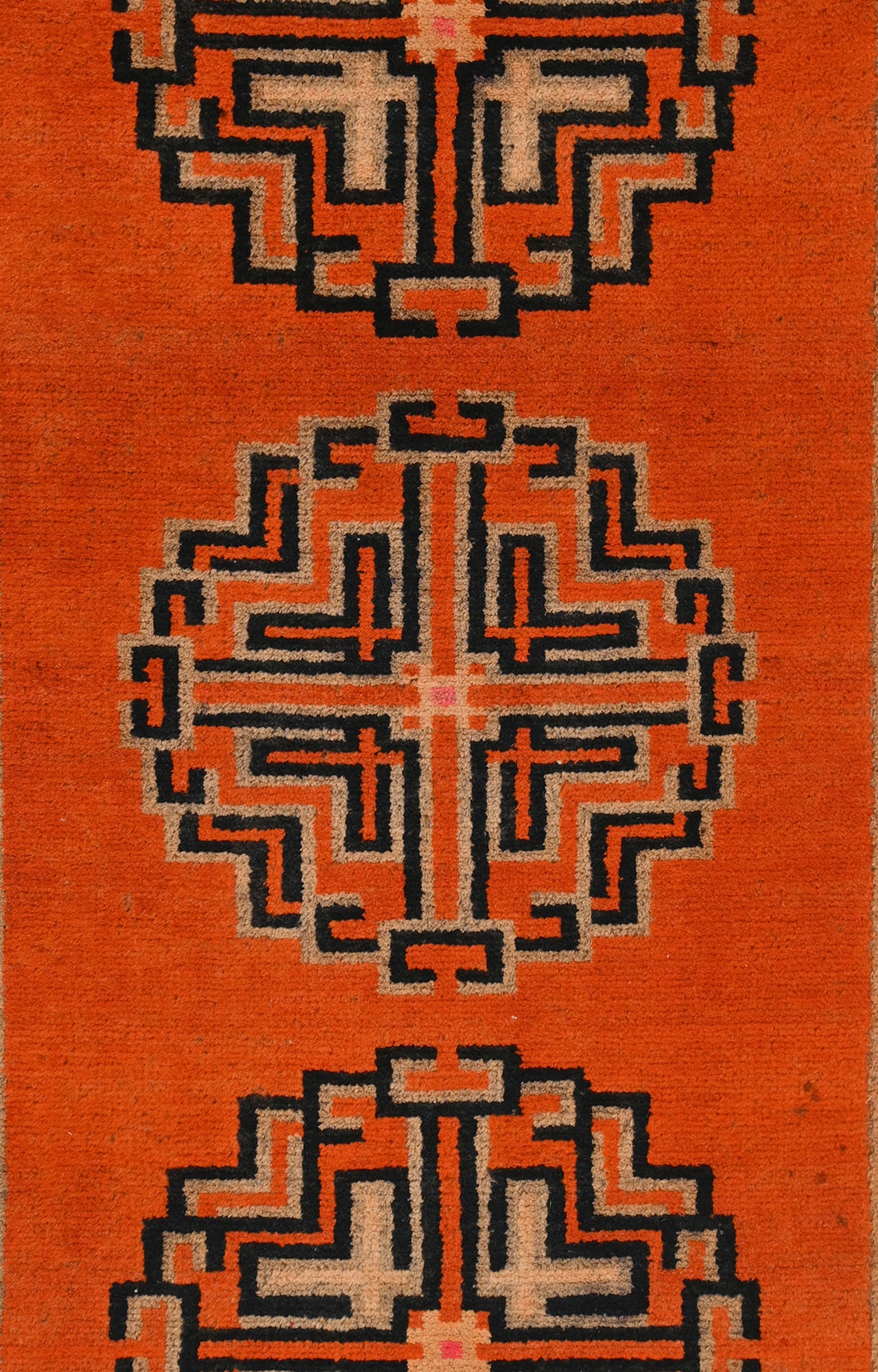 Carpet with Round Geometric Pattern