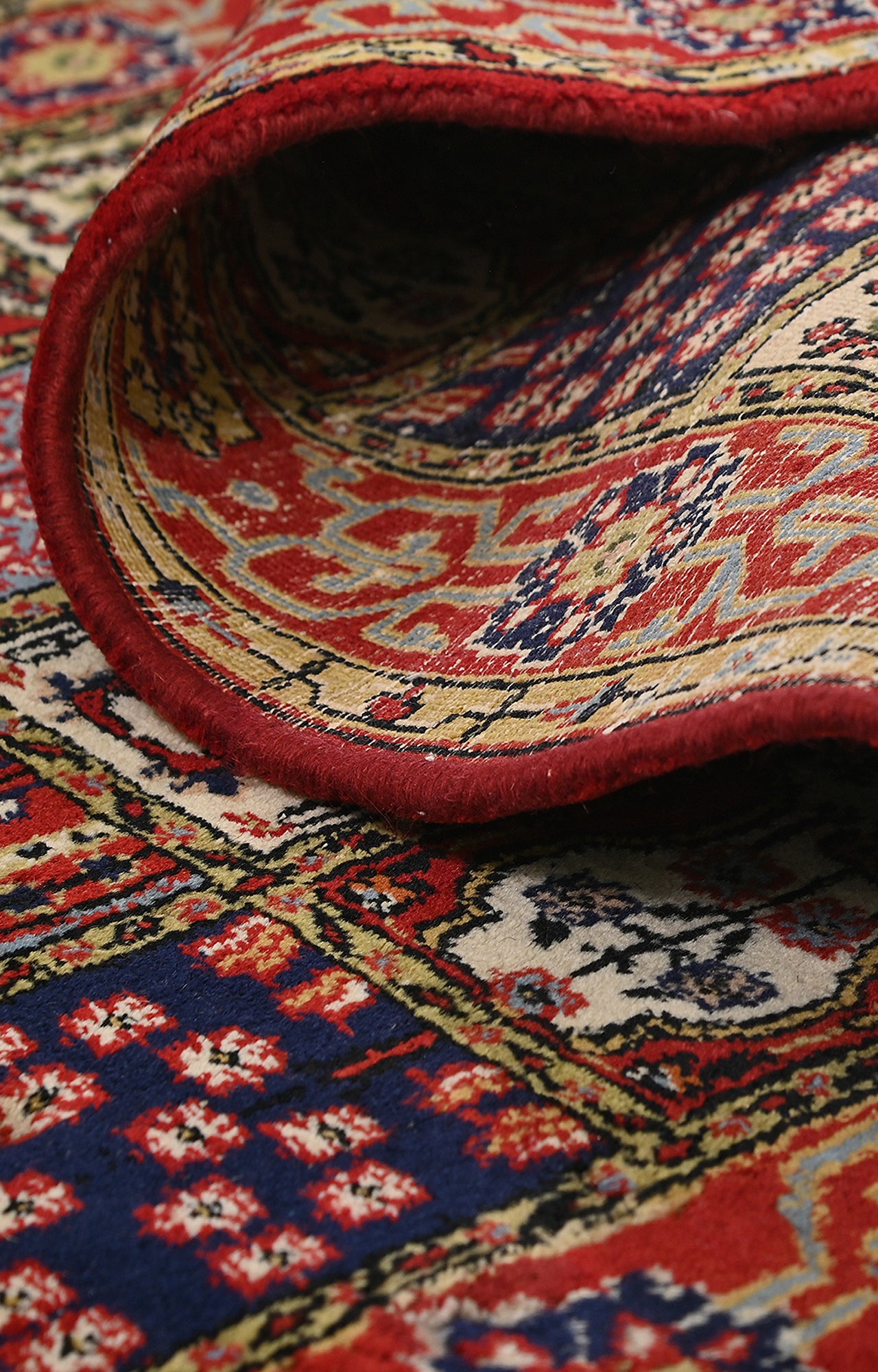 Hand knotted Tiled Carpet