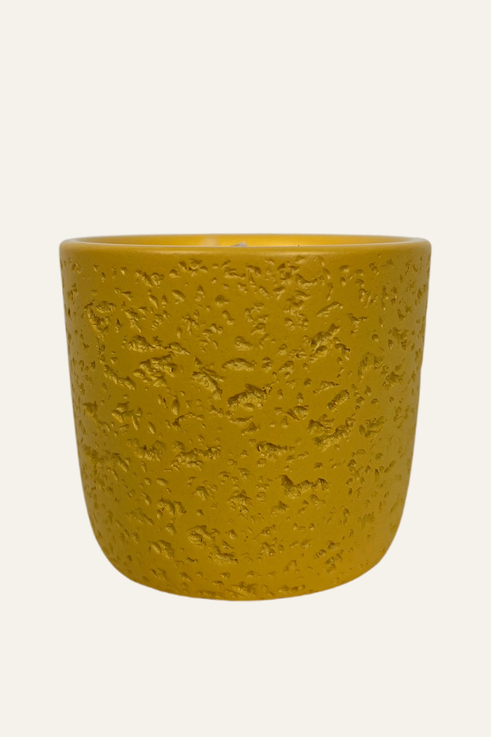 Cozy ambiance candle décor