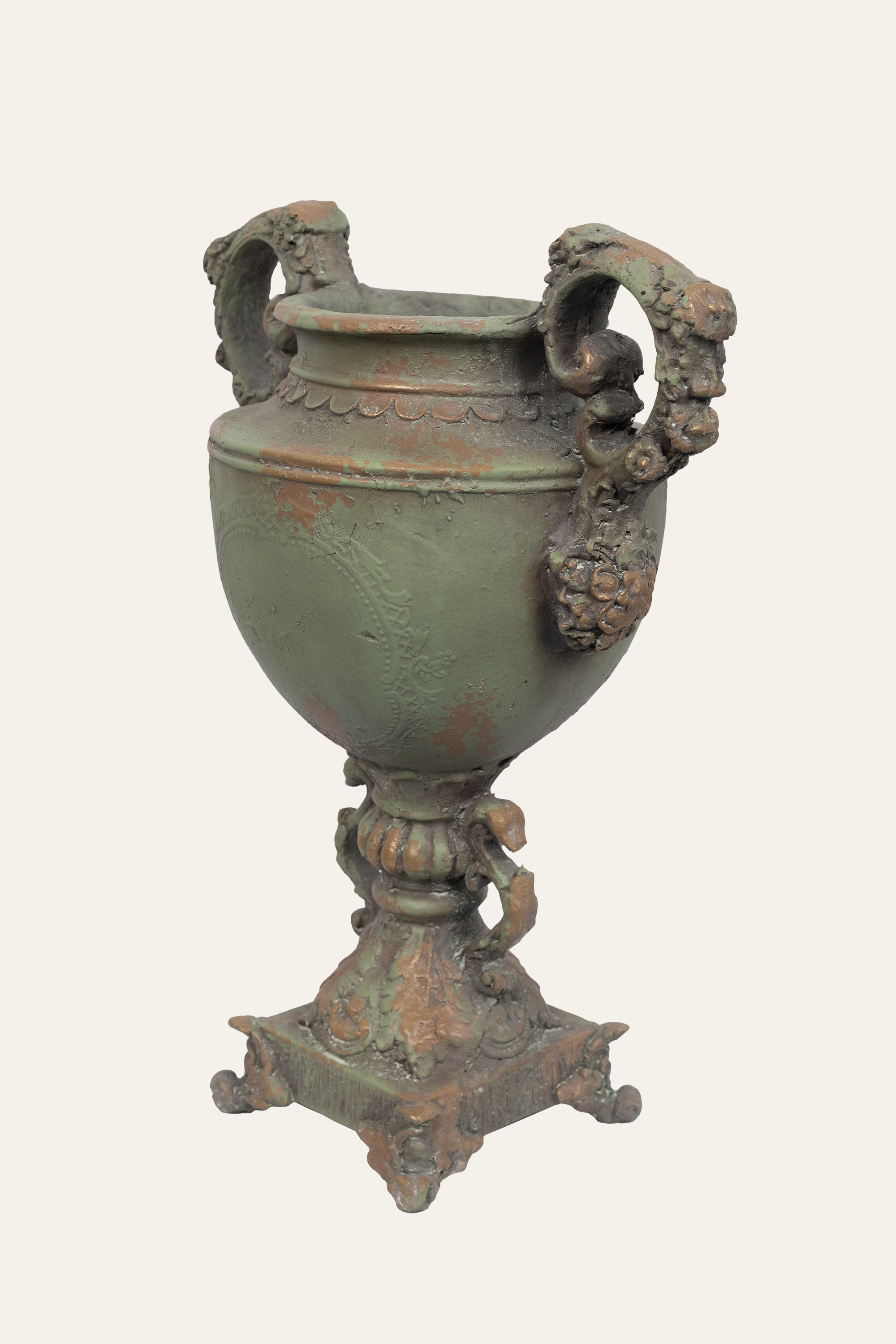 Decorative urn