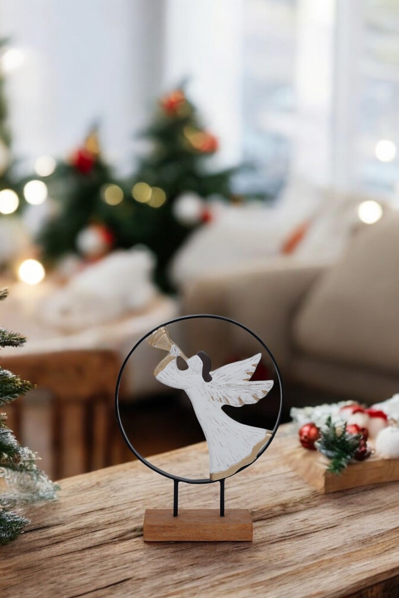 Heralding Angel: Christmas Home Decor