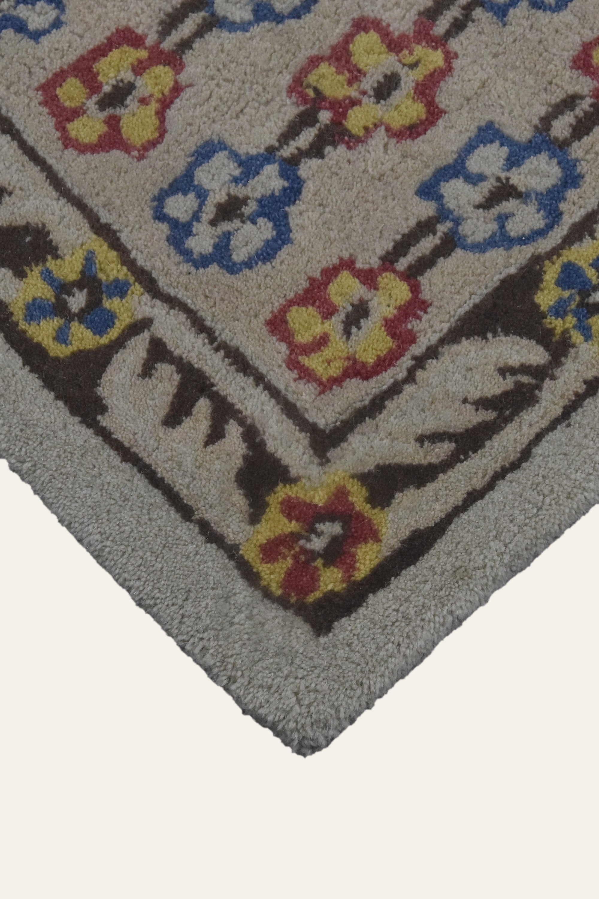 8x10 Ft. Ivory Floral Border Wool Area Carpet