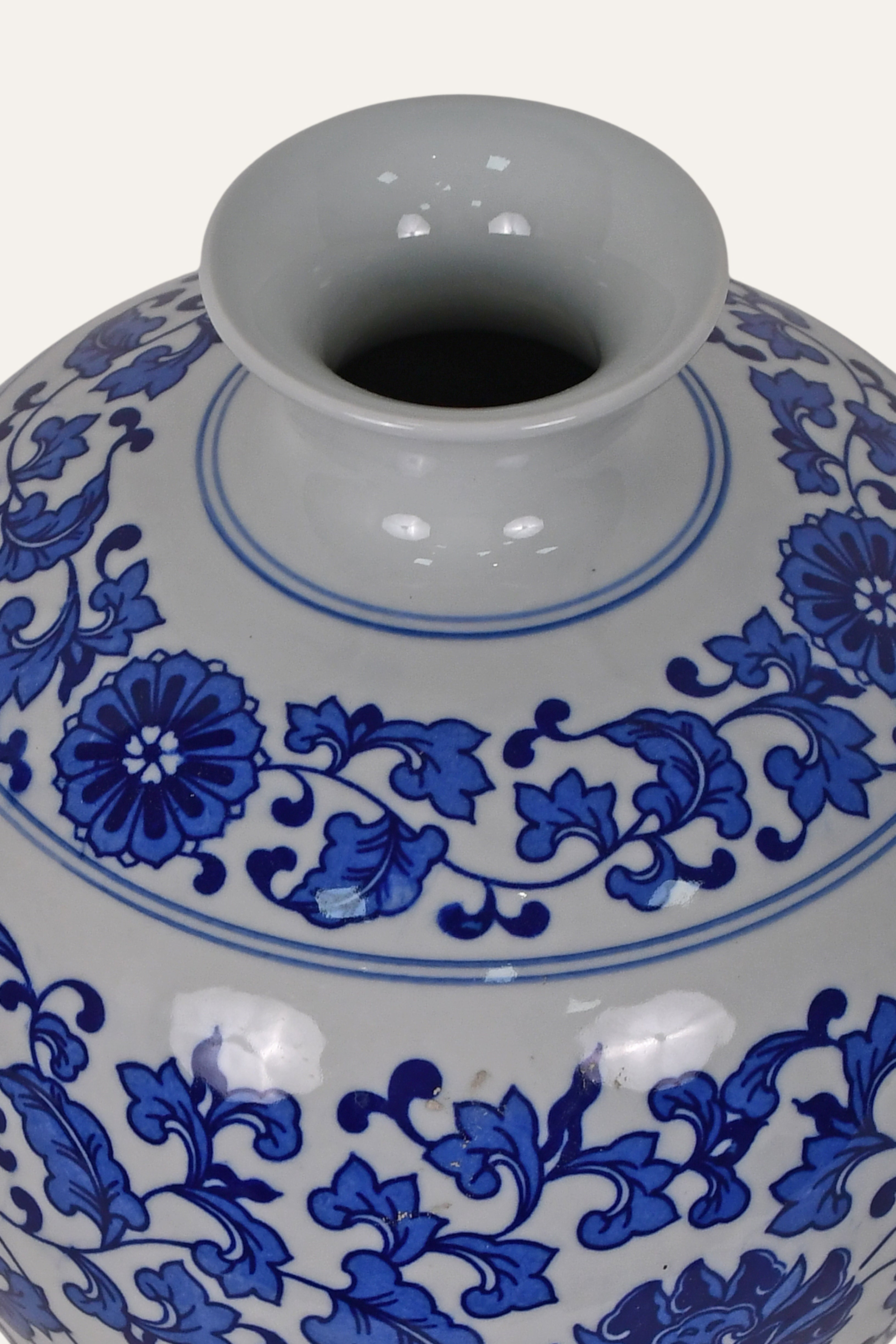 Classic Blue & White Porcelain Chinoiserie Urn Vase