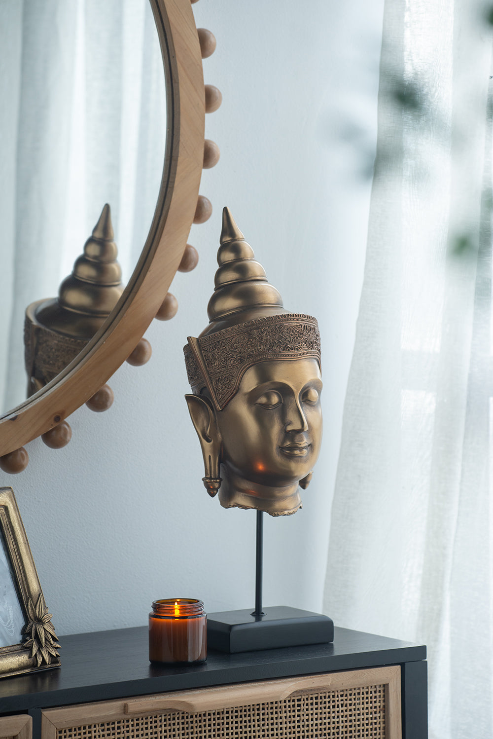 head sculpture of Buddha