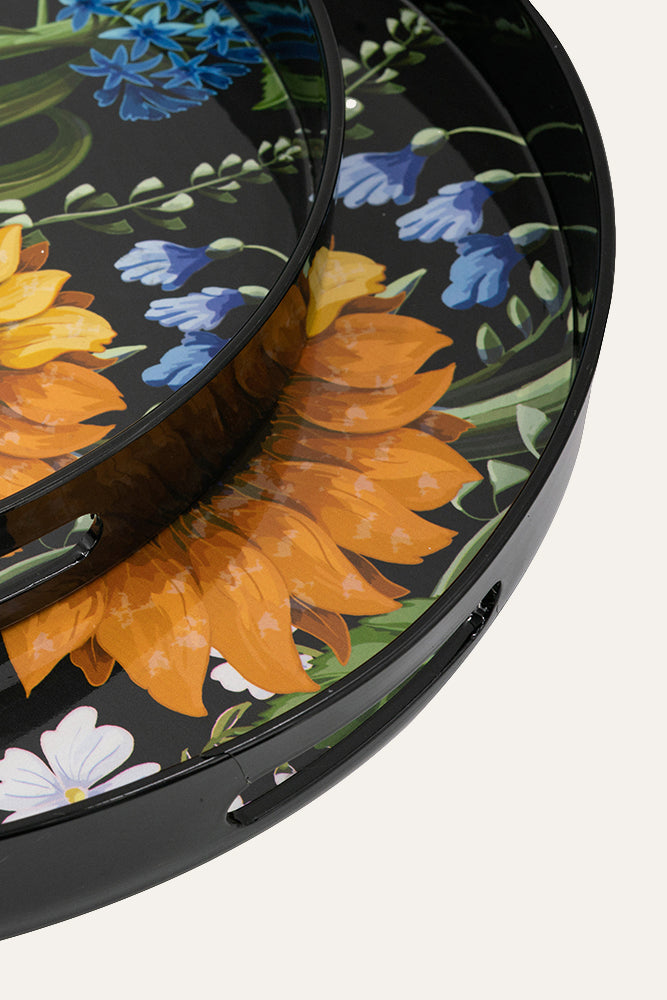 Round tray with floral design