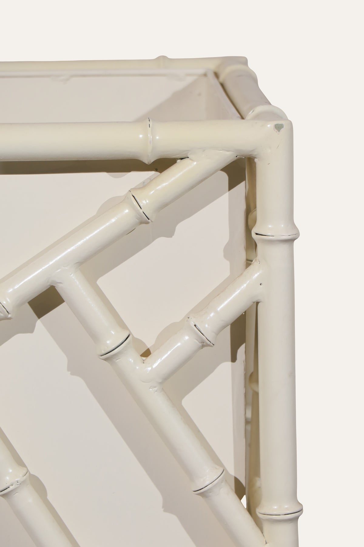 White Bamboo Style Lattice Planter for Entryway & Balcony