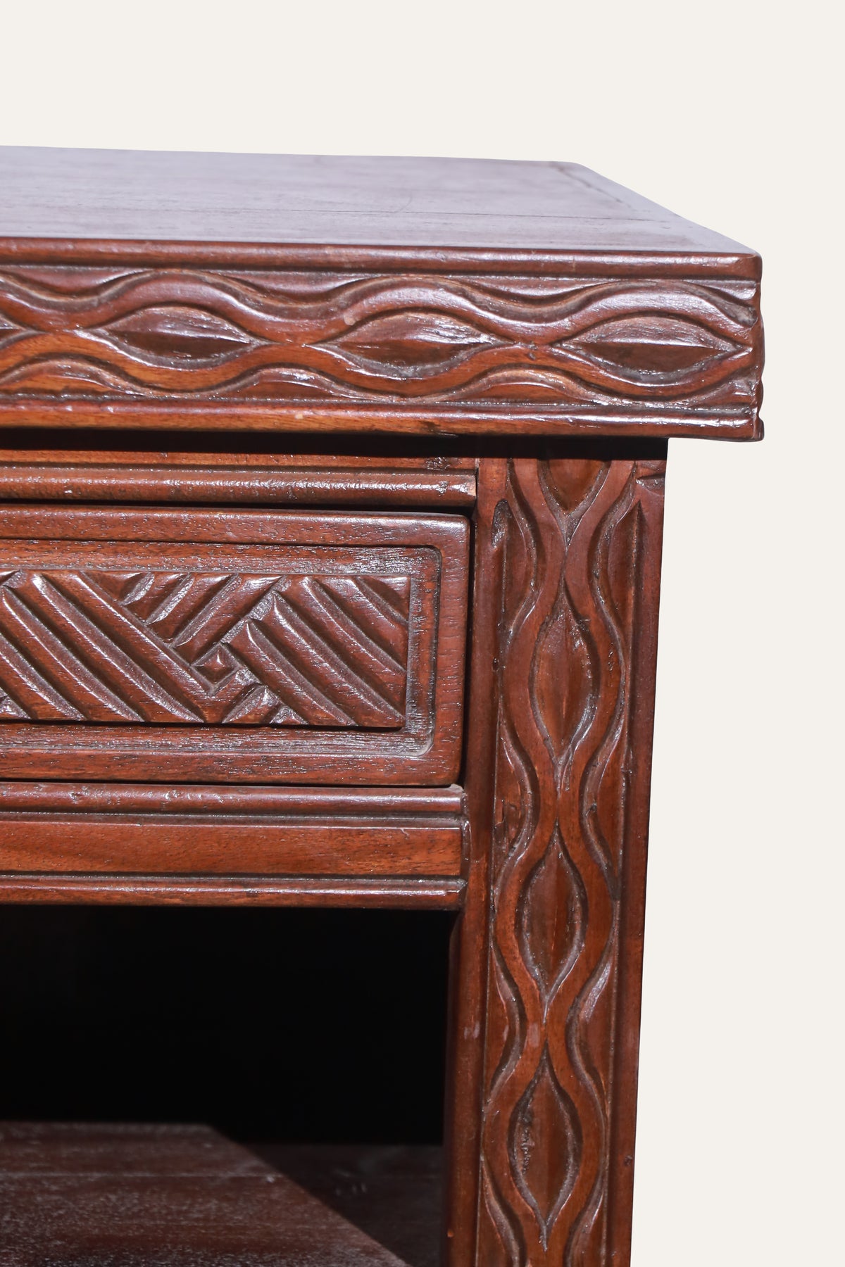 Hand-Carved Indian Traditional Style 1-Drawer Bedside Table with Cabinet Storage