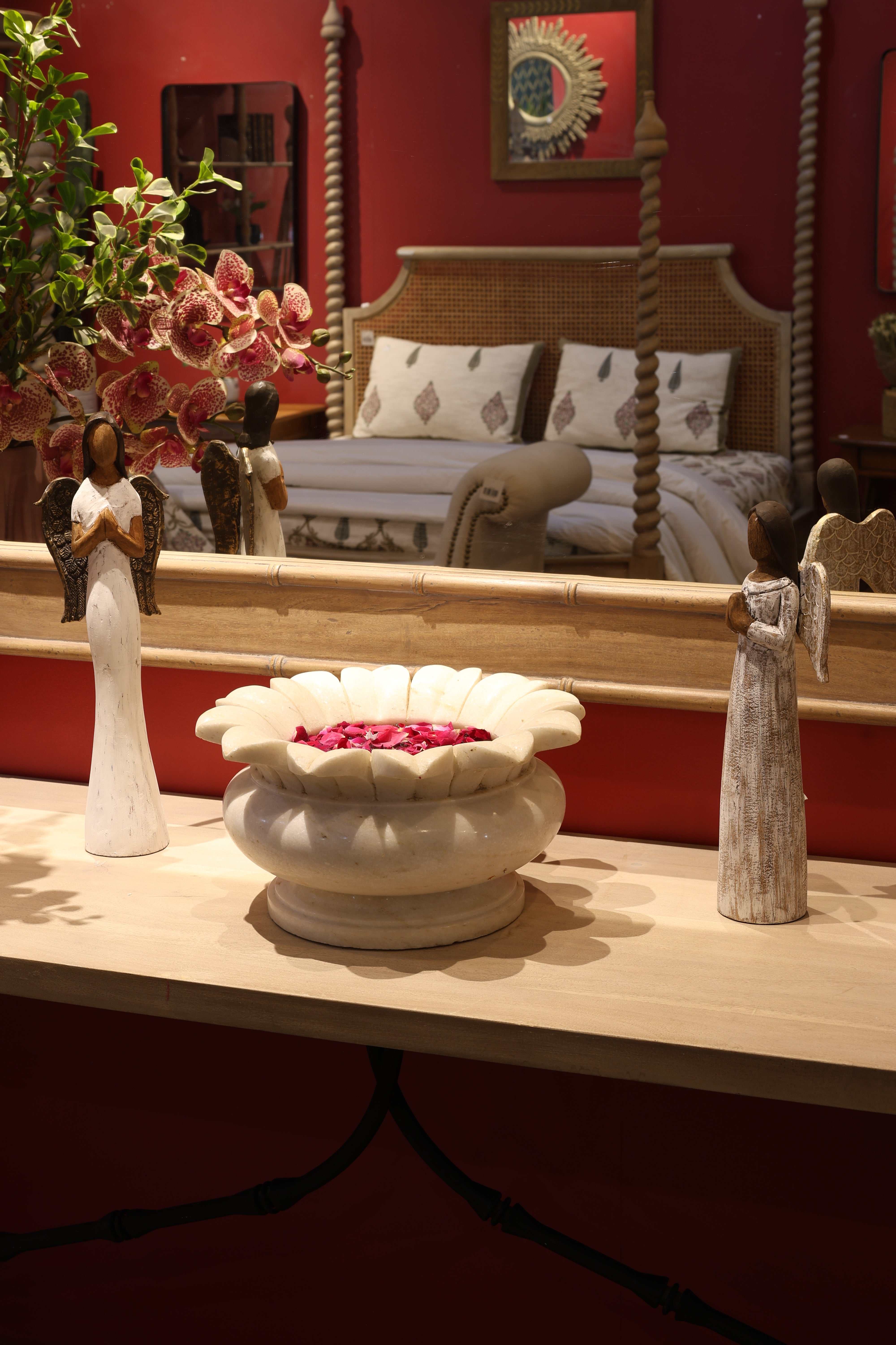 Durable White Marble Lotus planter for Garden