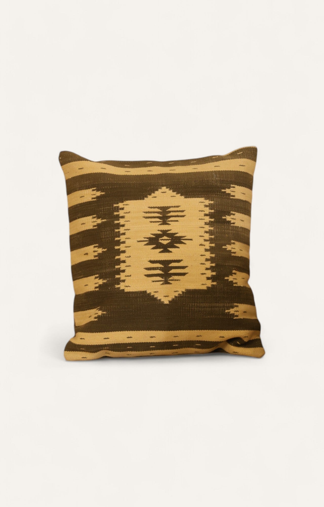 Monochrome cushion cover