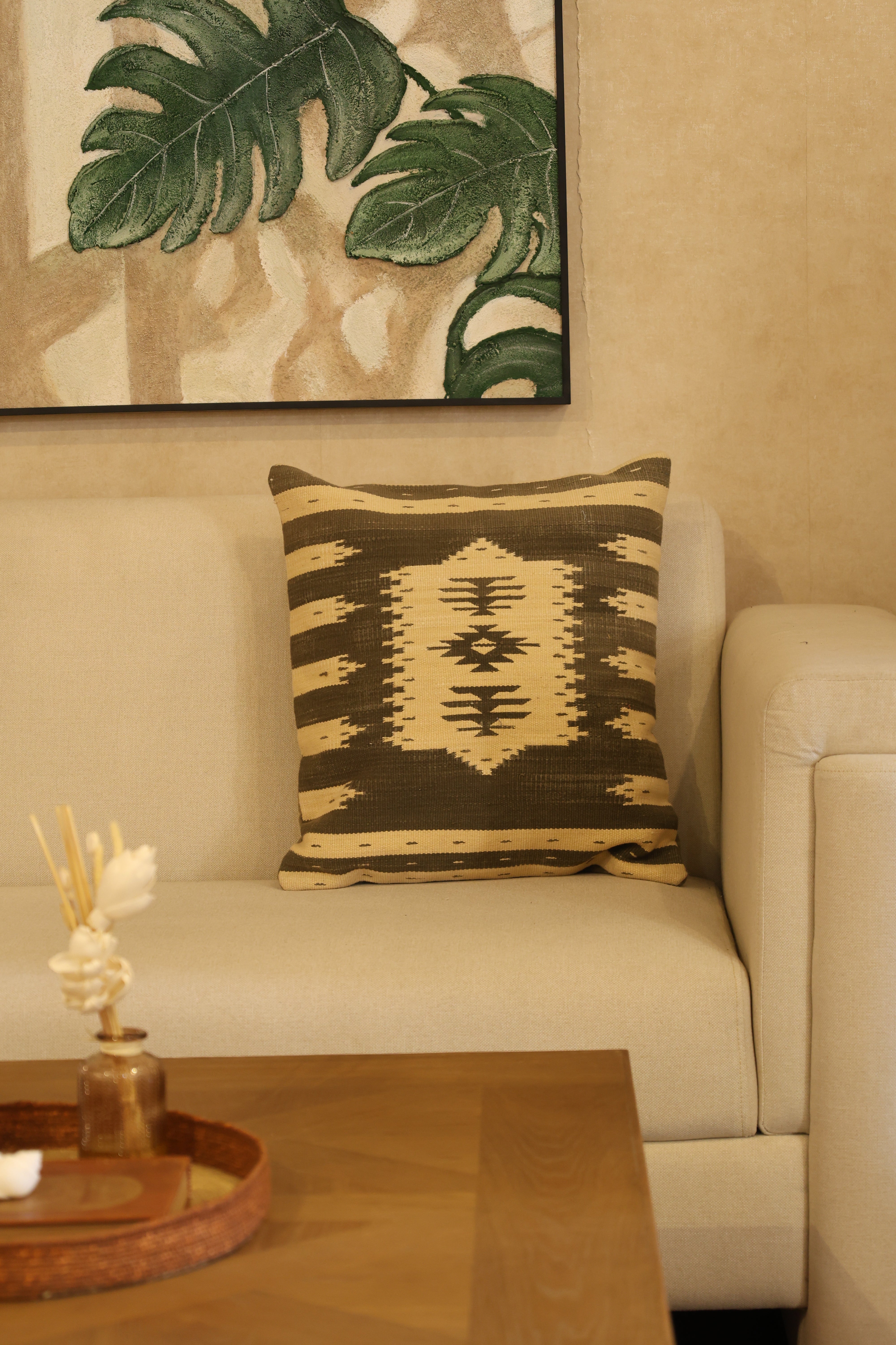 Monochrome cushion cover