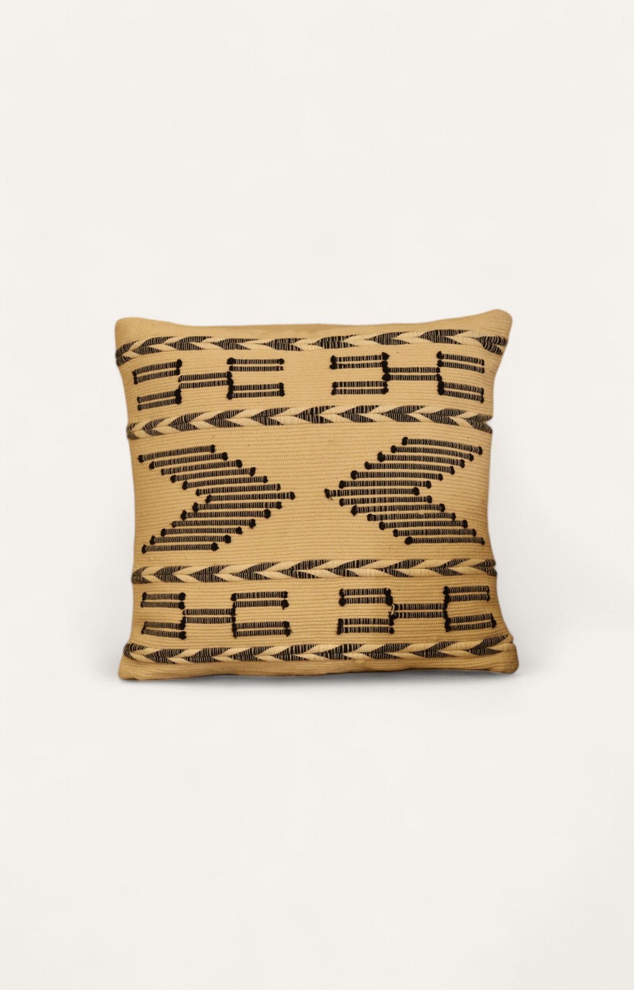 Chic artistry cushion cover