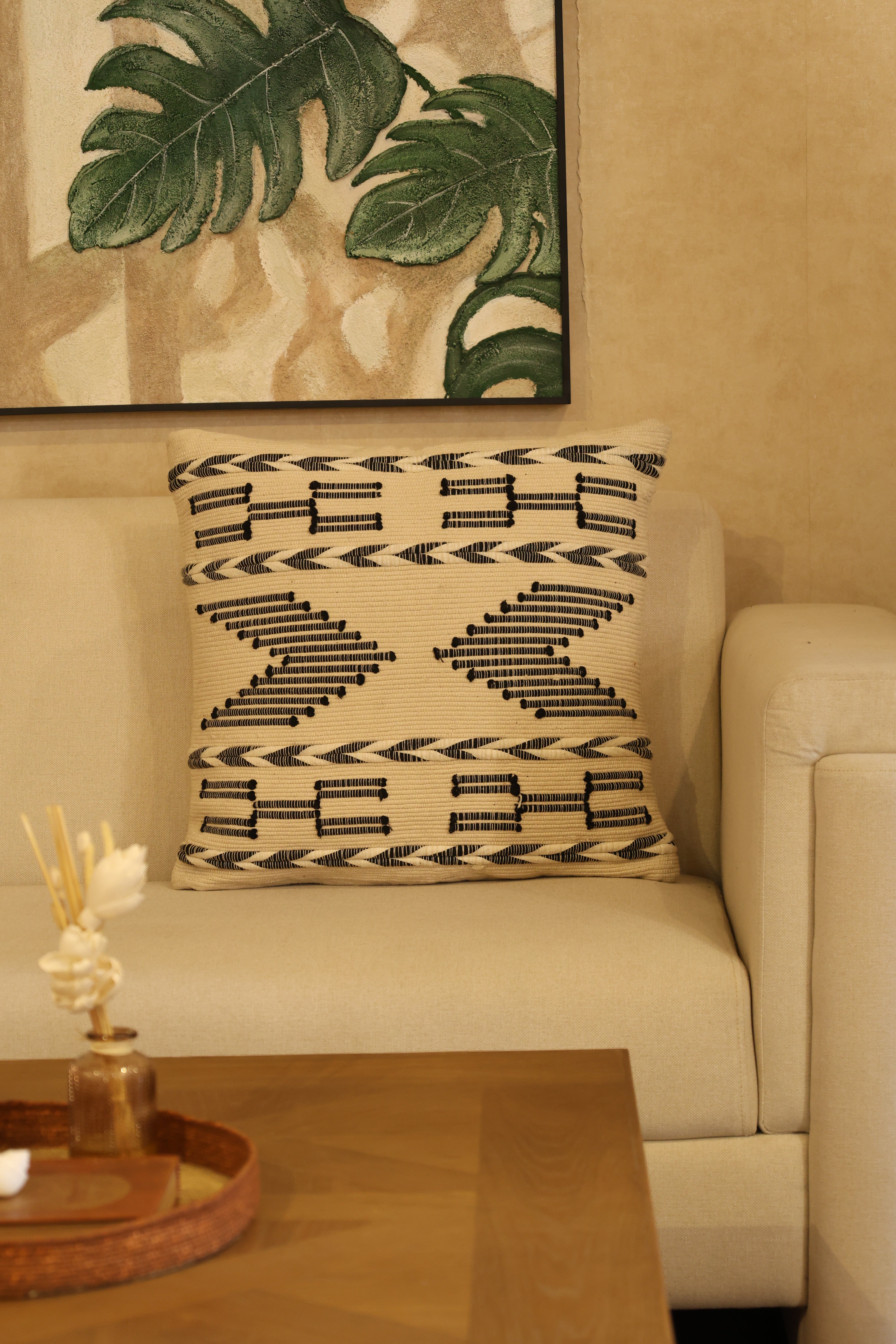 Chic artistry cushion cover