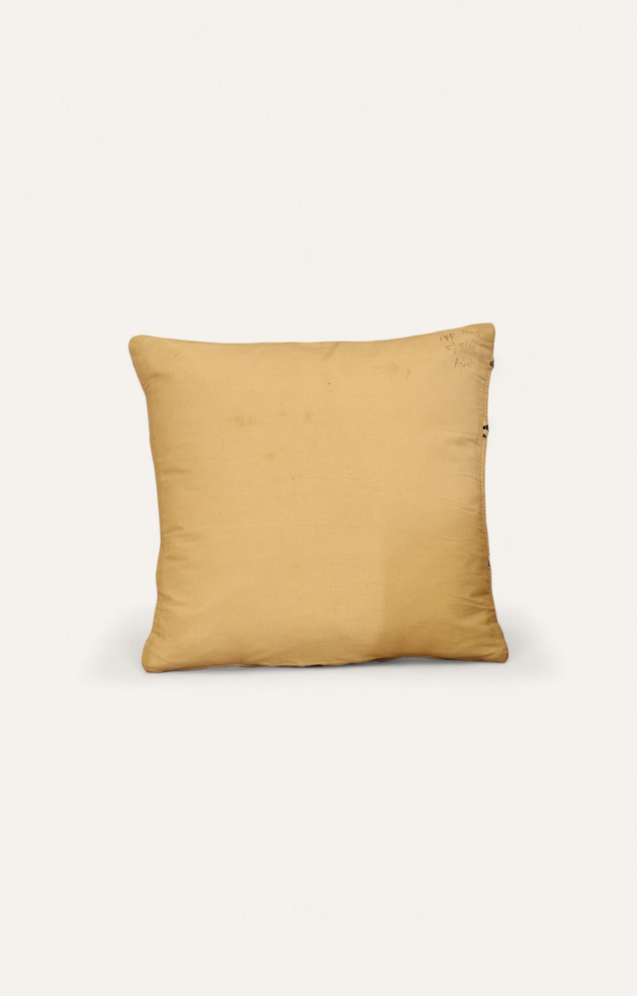 Chic artistry cushion cover