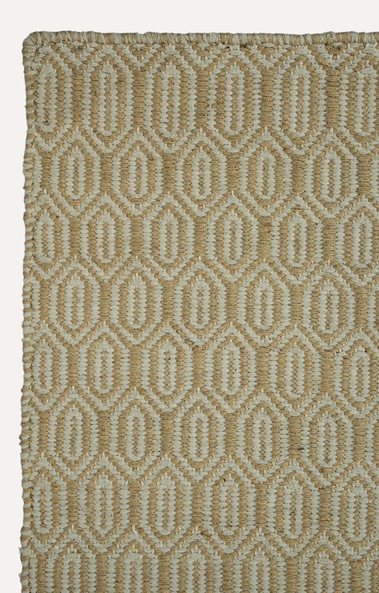 Patterned rug with geometric design