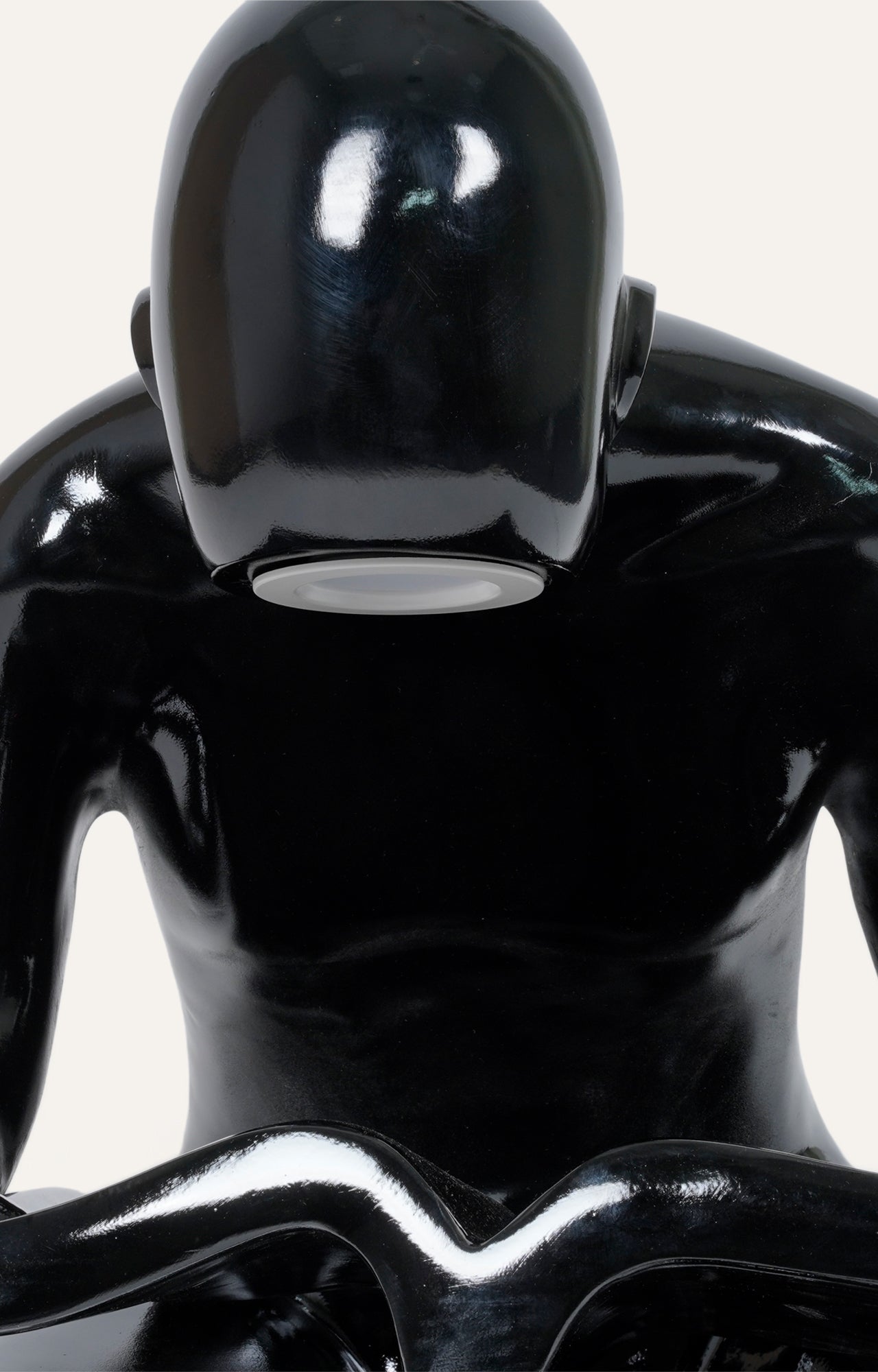 Man_with_a_reading_light_detailed