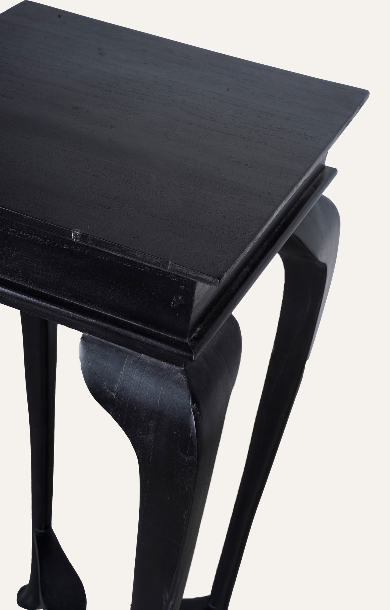 Modern Black Accent Table with Curved Legs_3