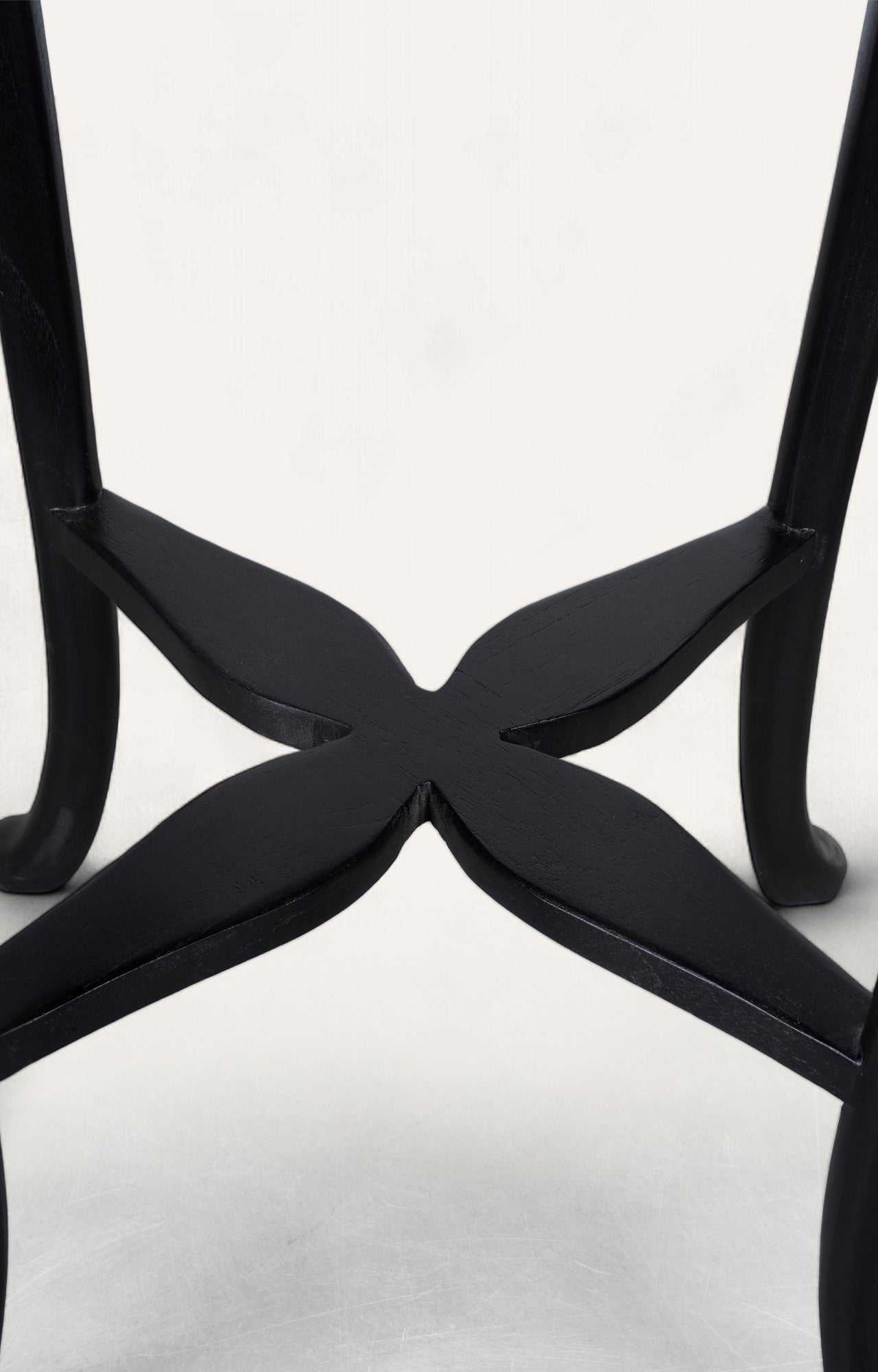 Modern Black Accent Table with Curved Legs_5