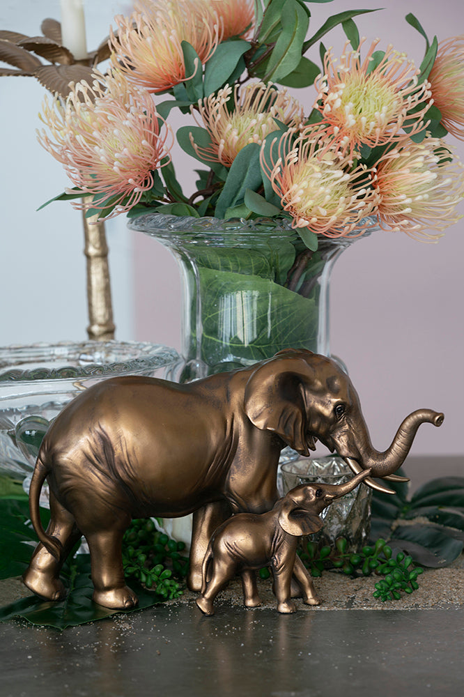 Mother and baby elephant statue