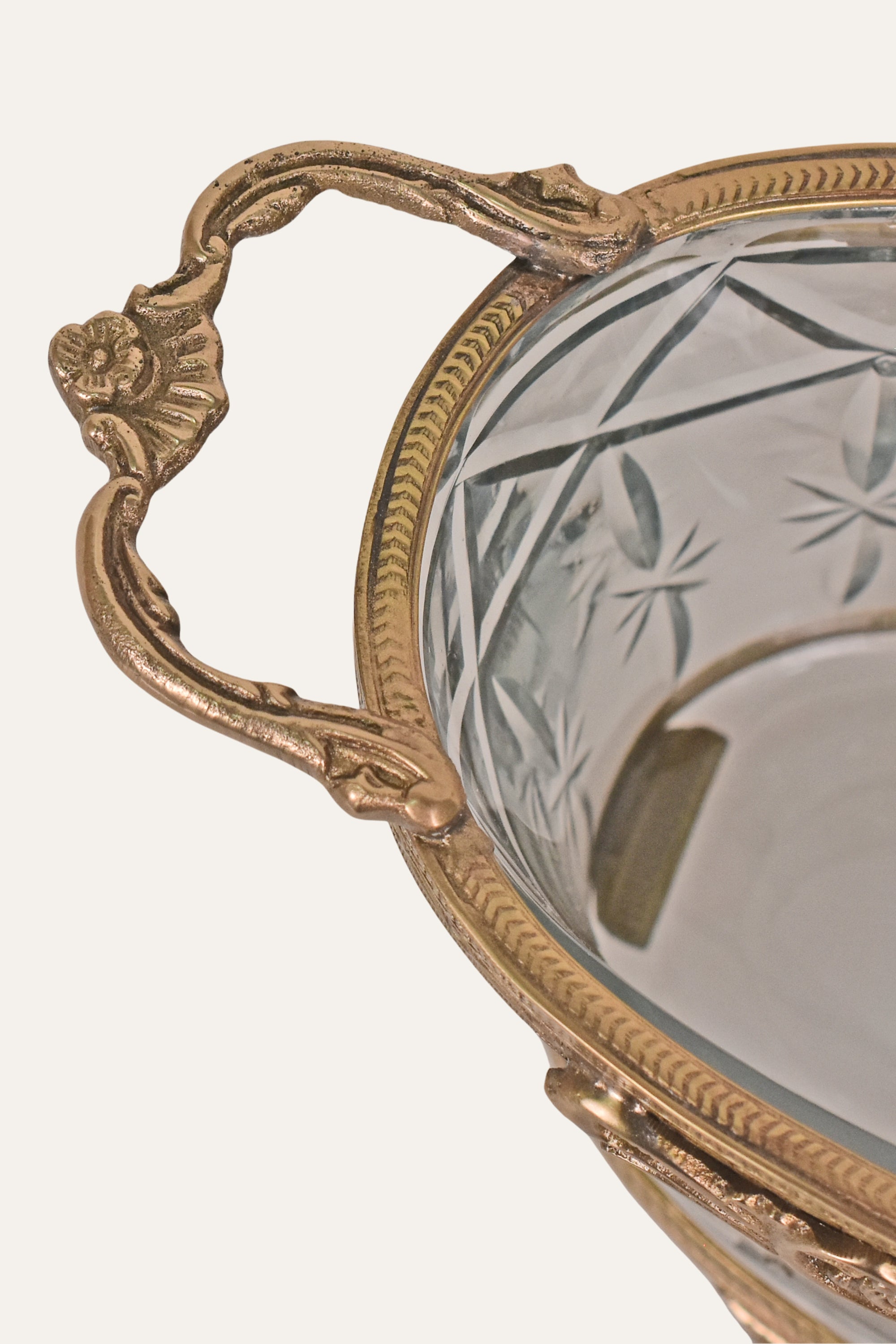 Premium cut glass bowl